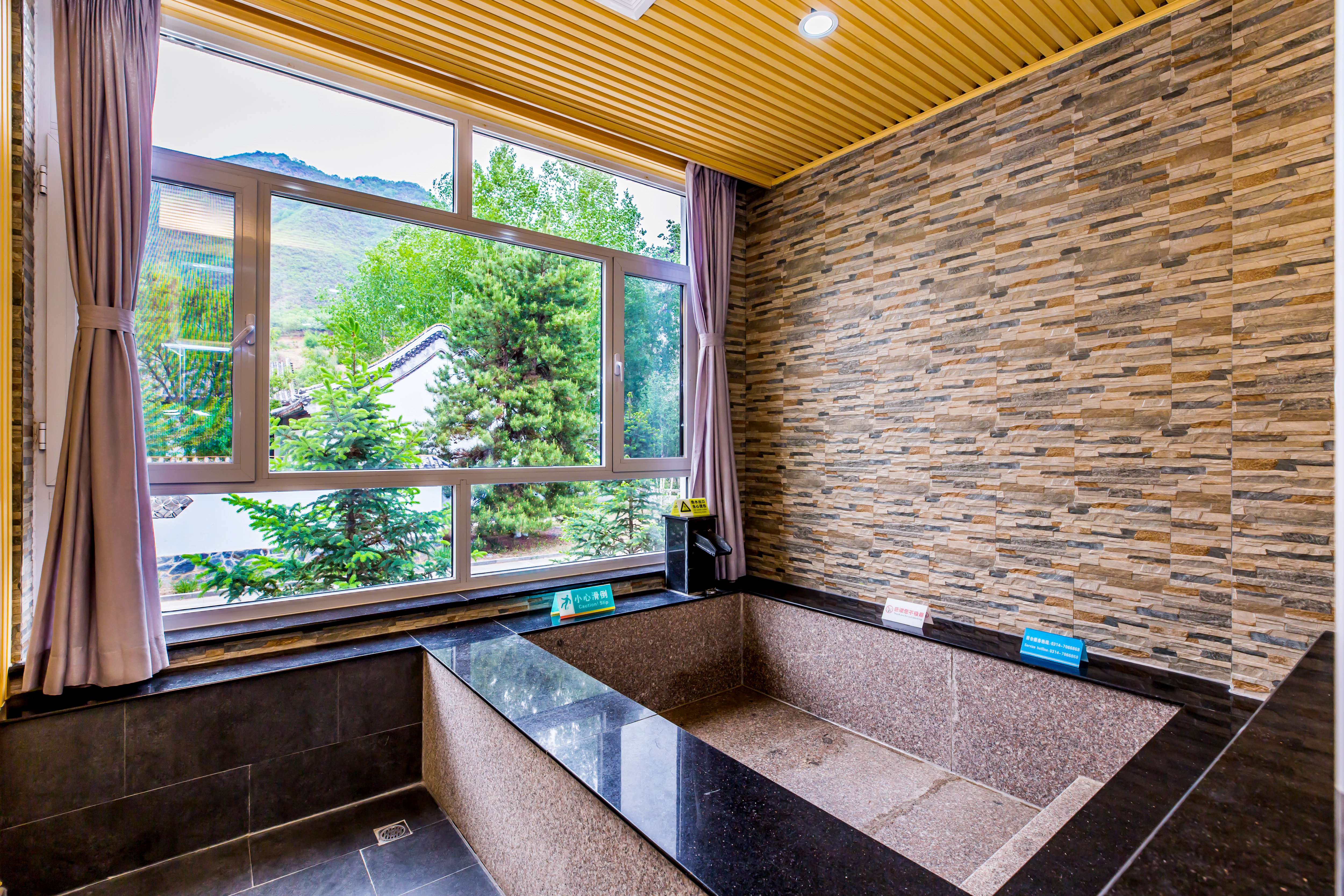 温泉泡池双人房