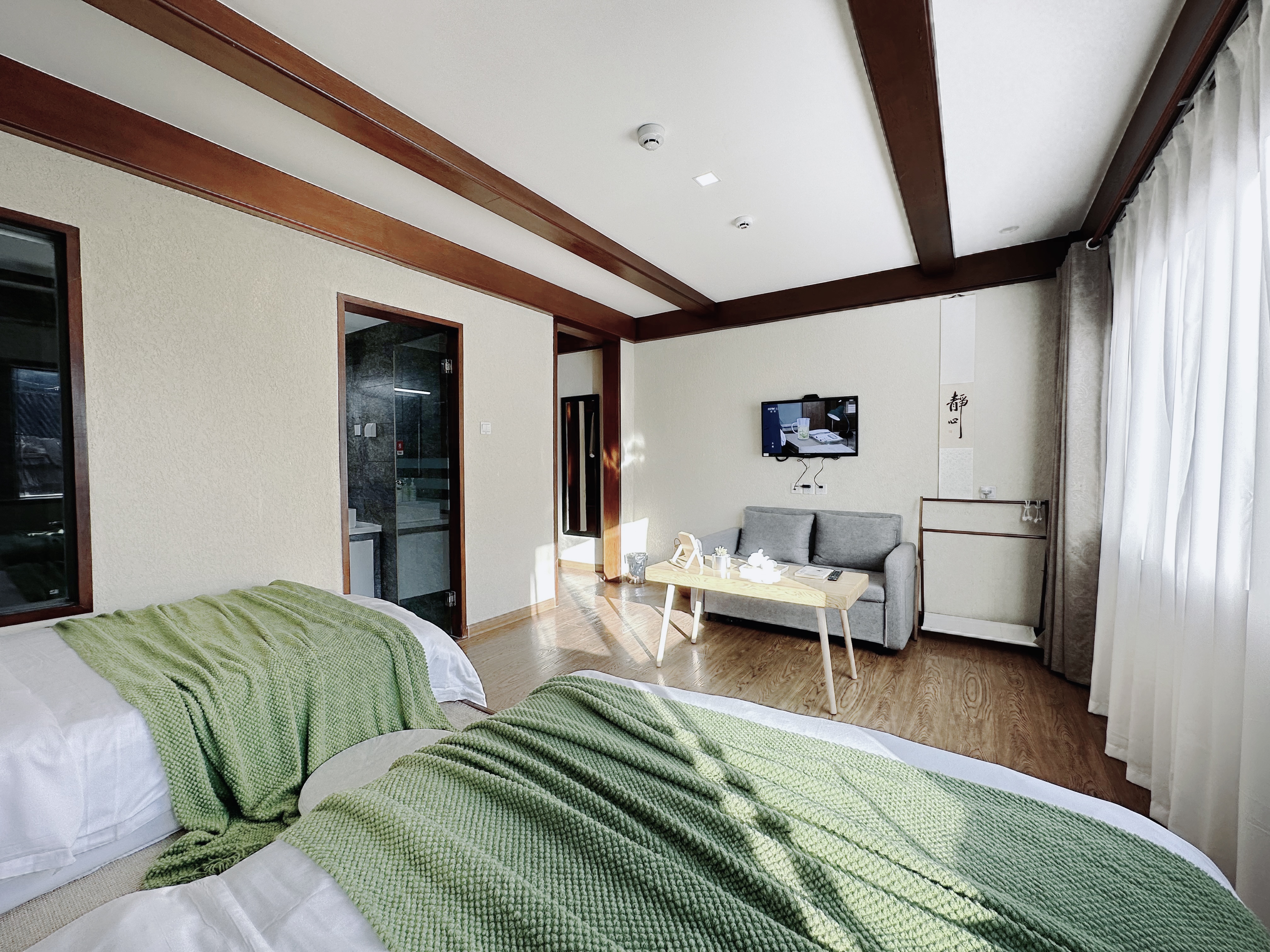 Mountain-view Twin Room