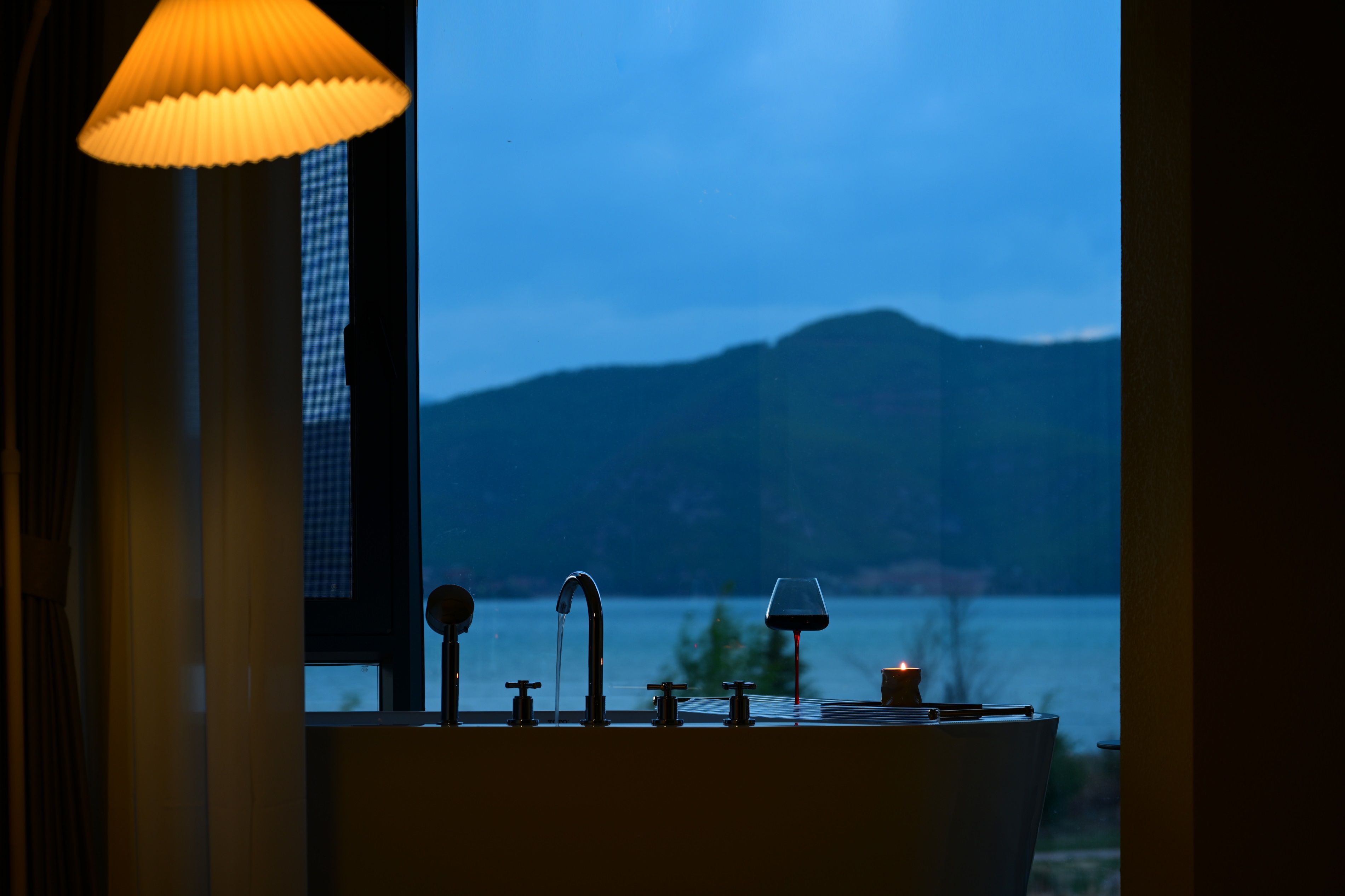 Du Xing An · Lake-View Goddess Mountain Double Bed Room