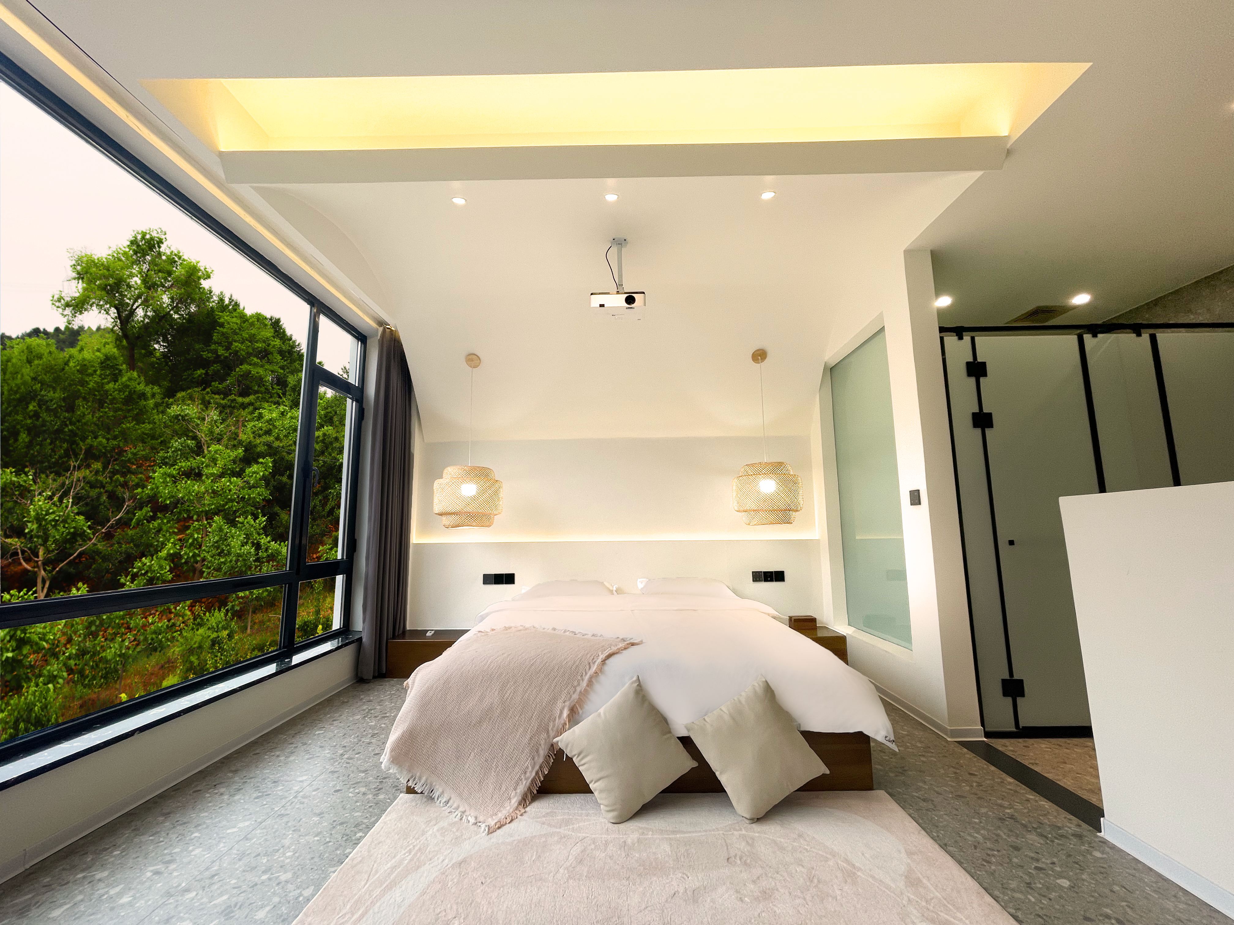 花田错浪漫大床房—泳池+山景+超大投影