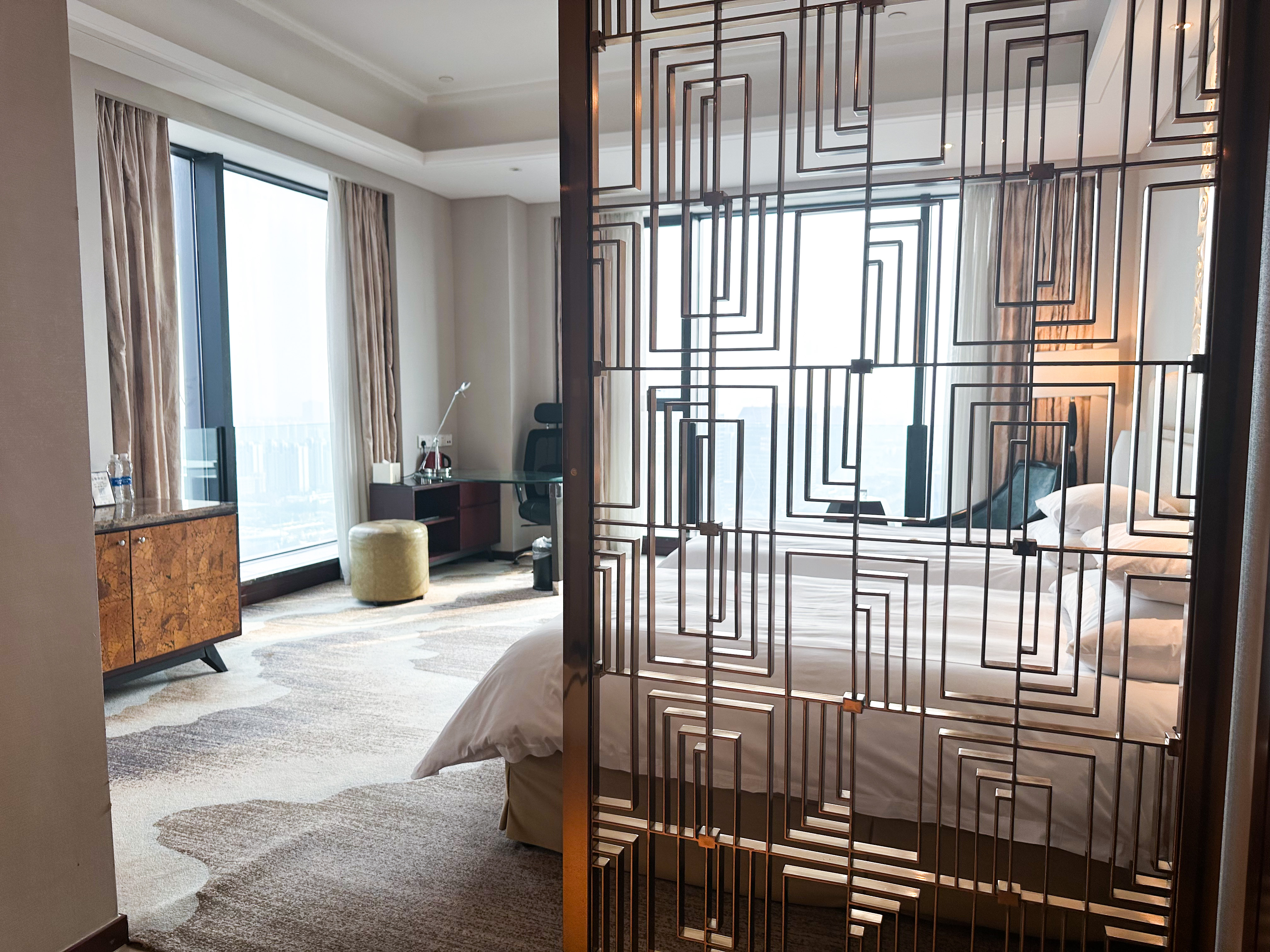 豪华景观双床房（全景落地窗+浴缸+城市景观）