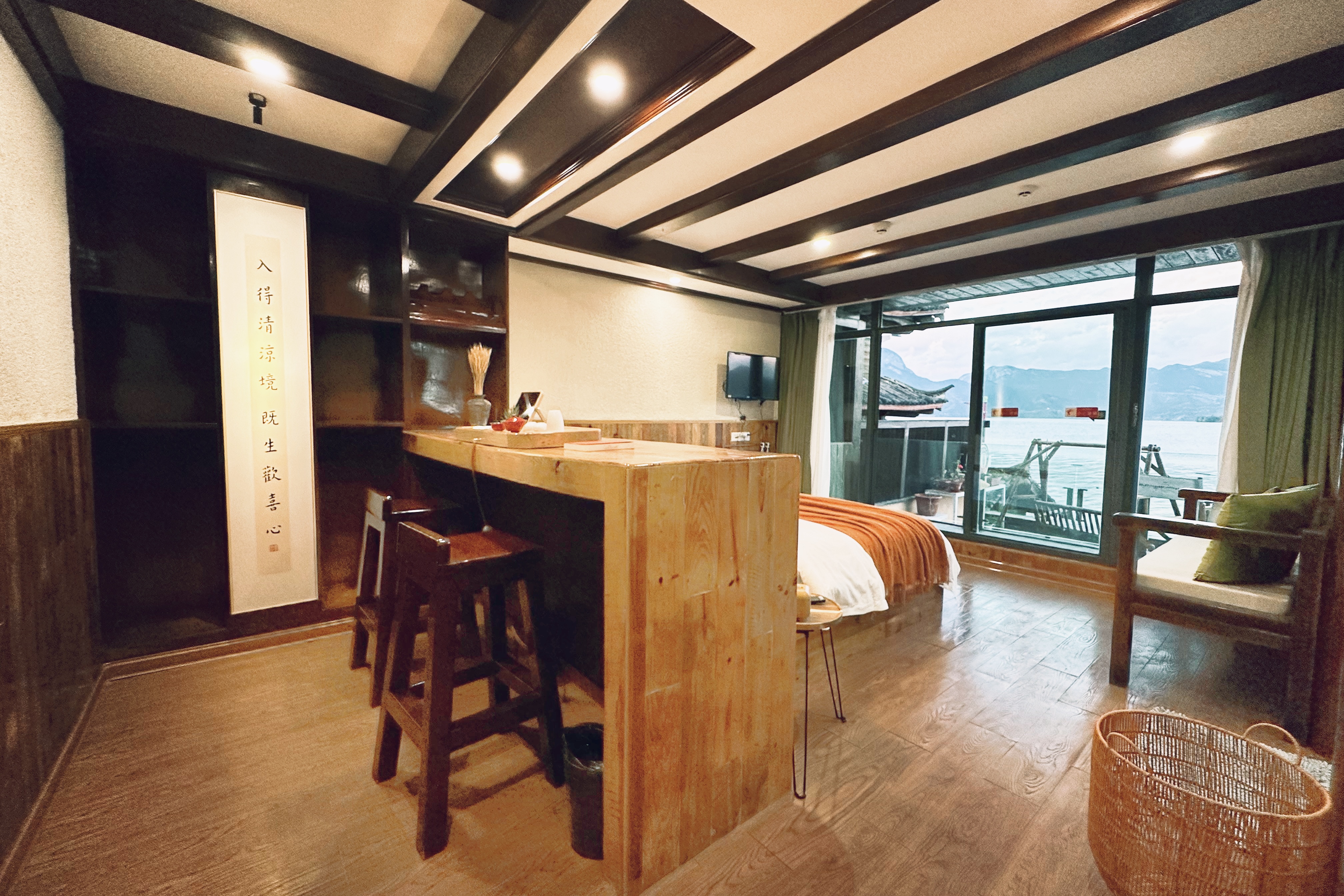 Queen Room With Lake View