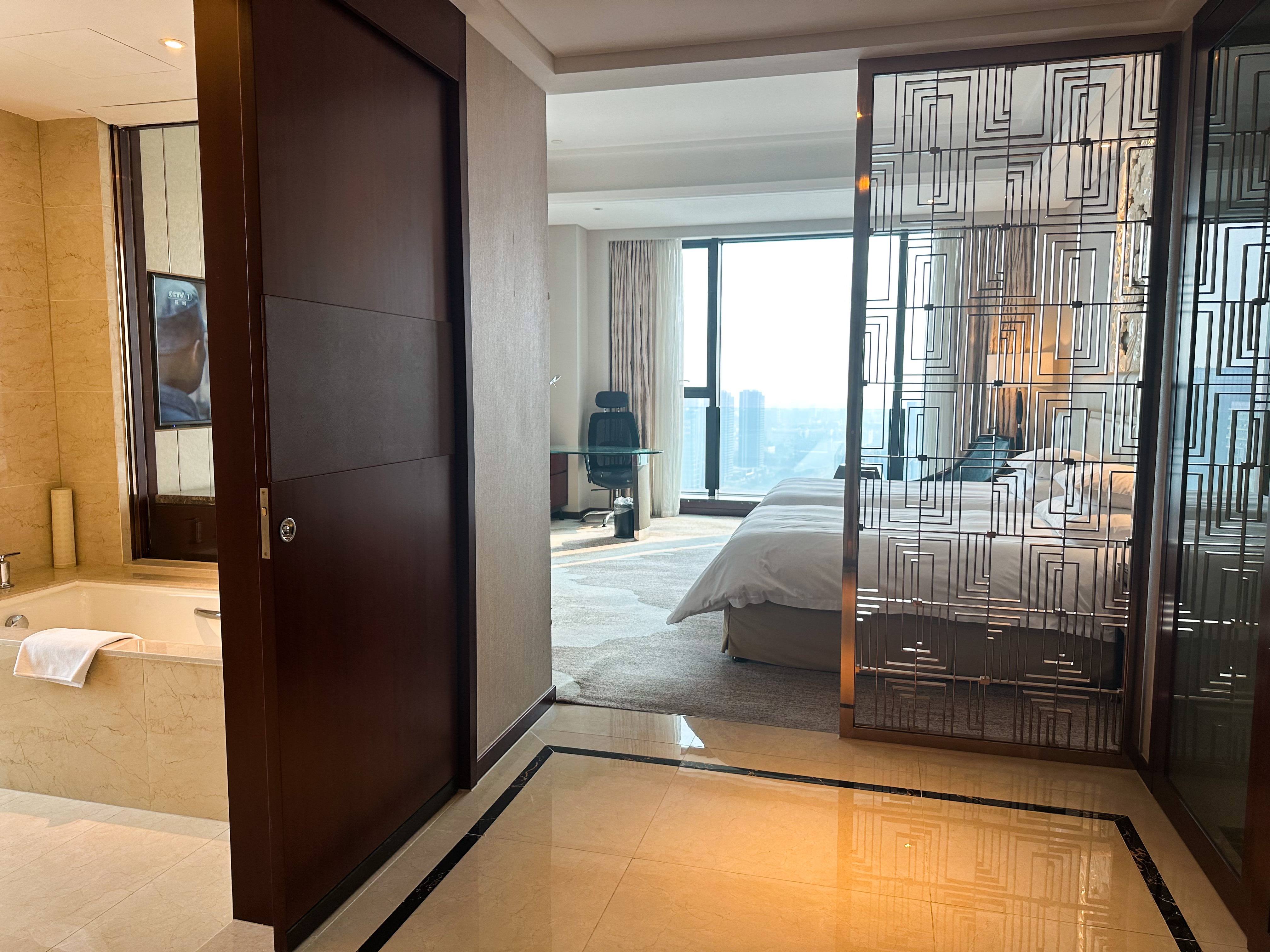 豪华景观双床房（全景落地窗+浴缸+城市景观）