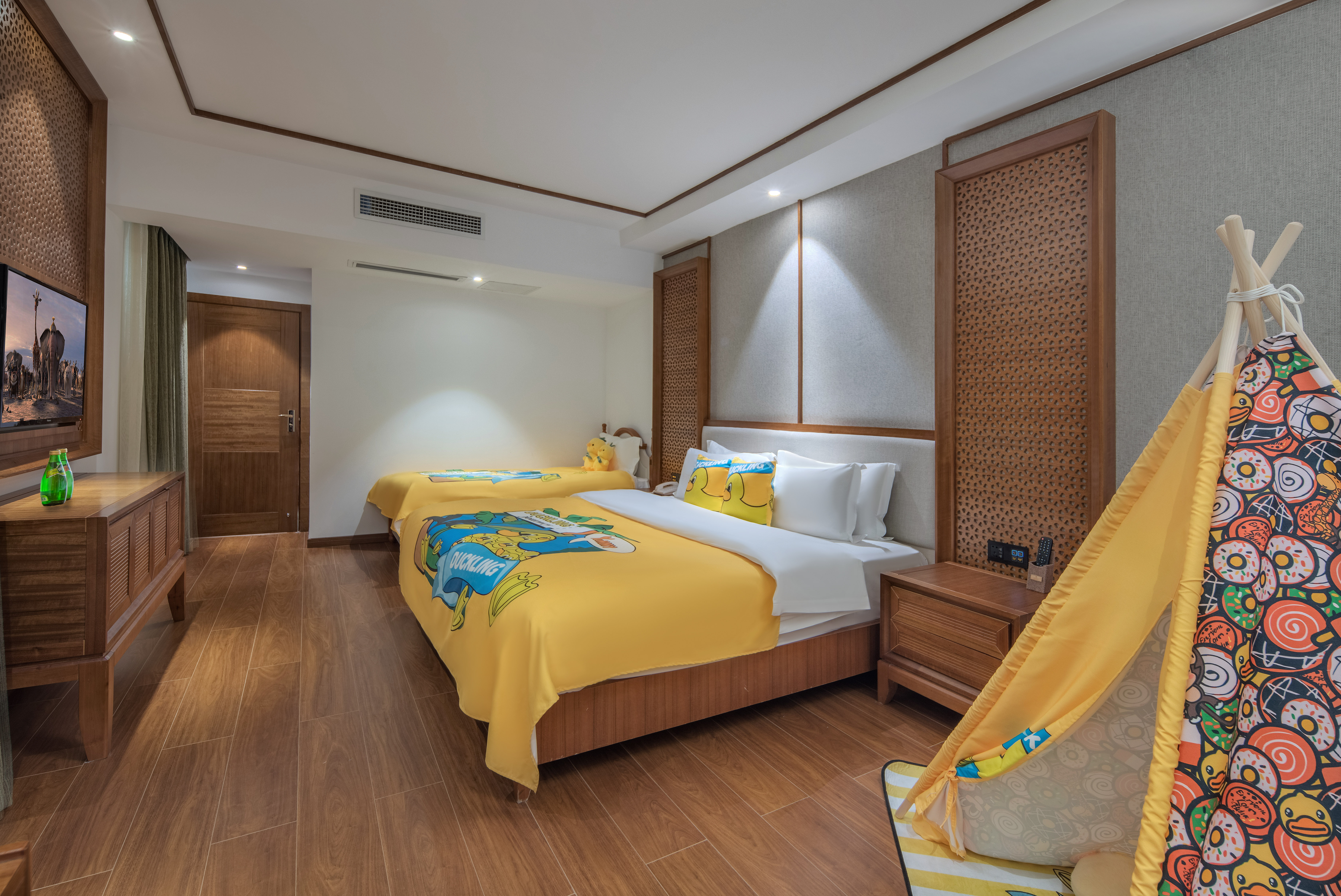 Family-friendly Family Room