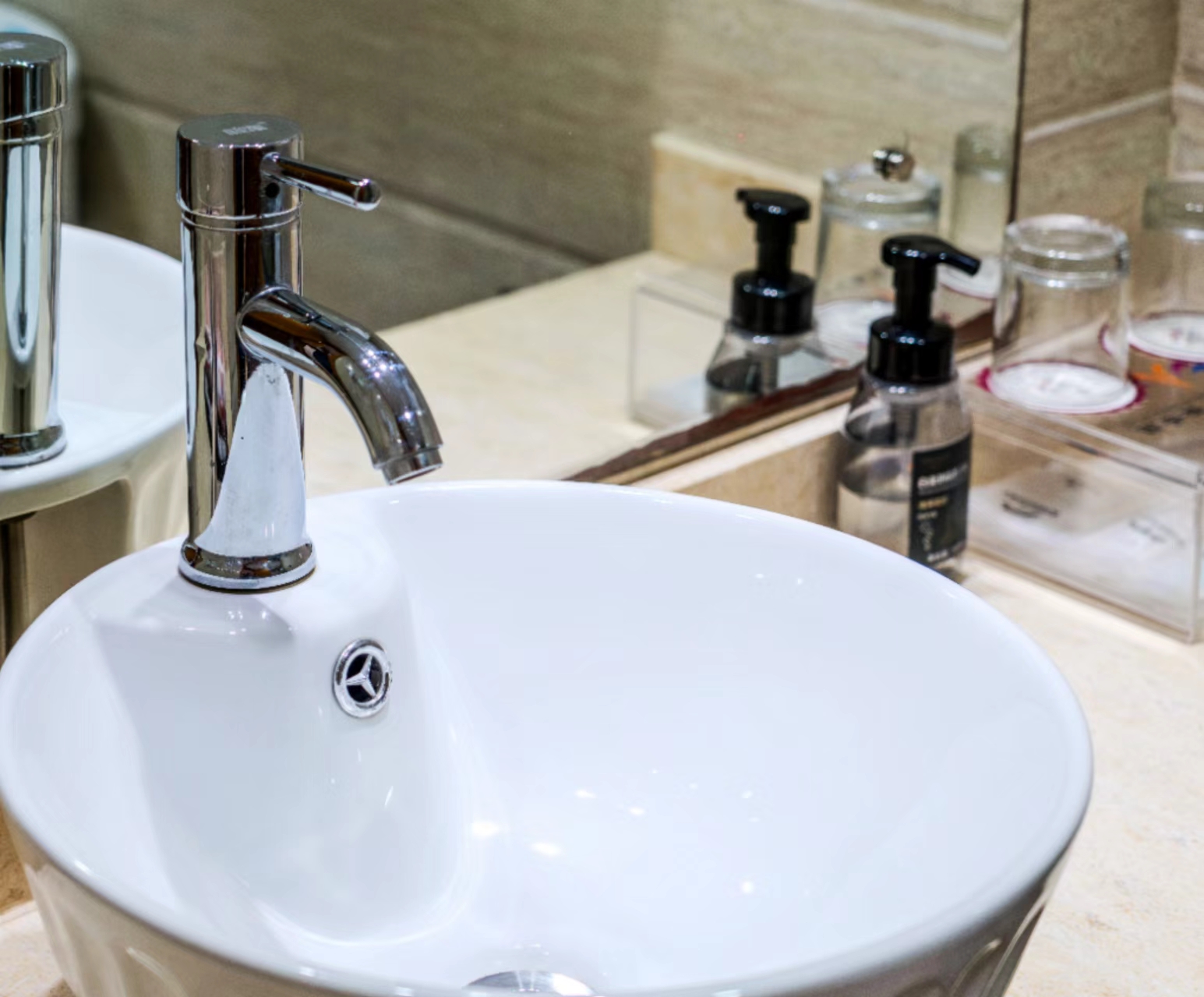 尊享豪华套房「温馨惬意+洁净温馨+简约设计」