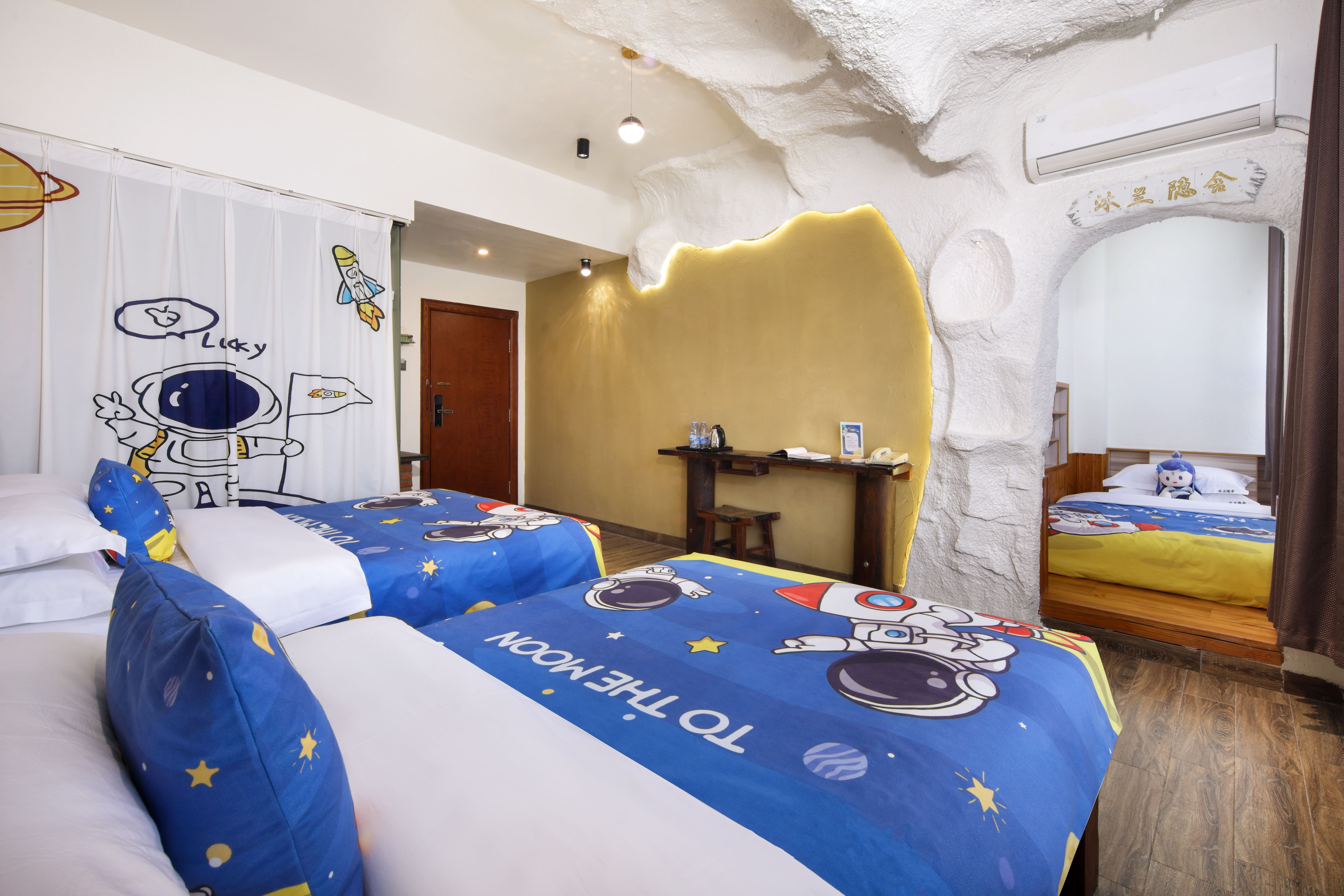 四口之家||圣托里尼洞穴+智控三床房+浪漫氛围感