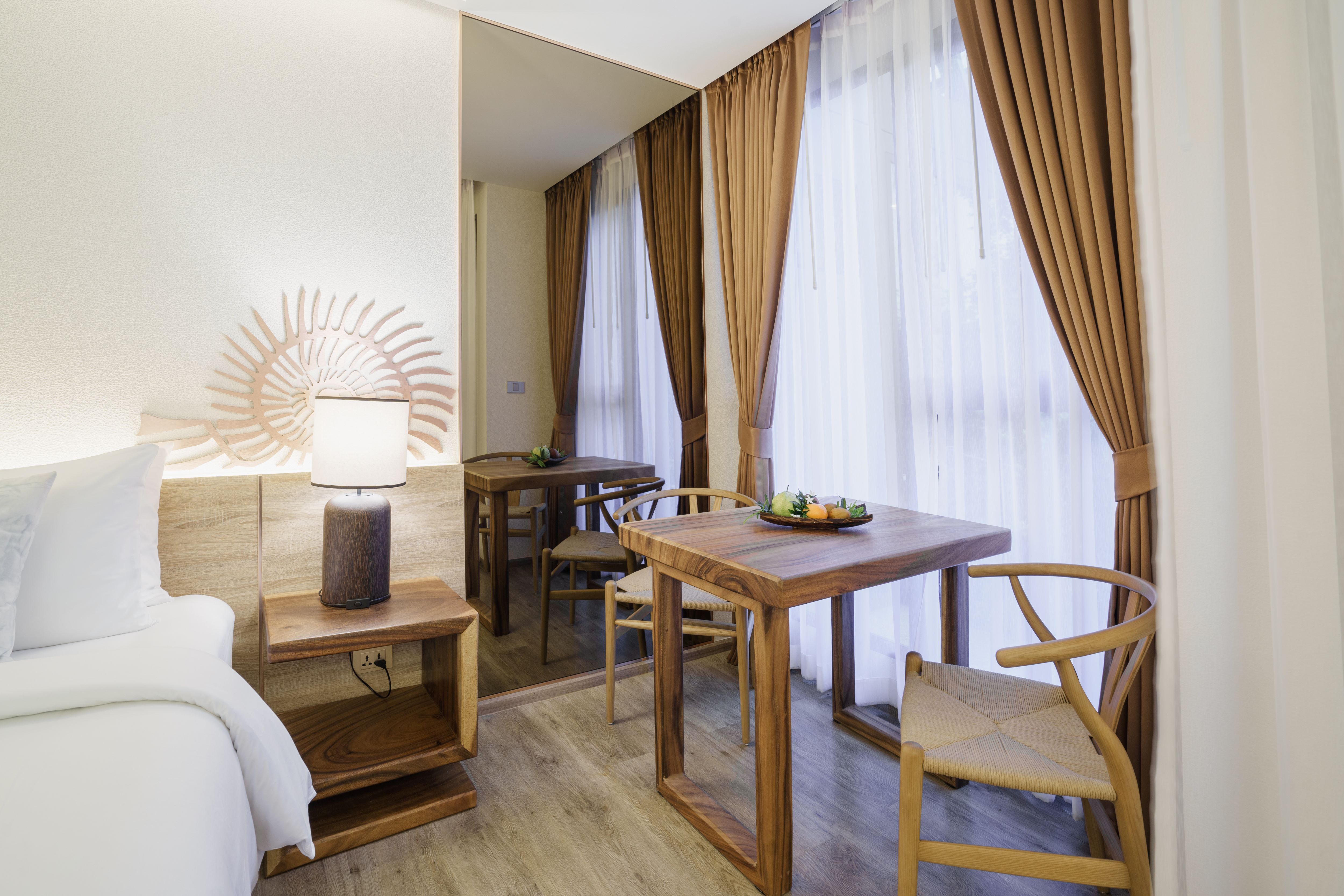 豪華特大床房 - 可使用游泳池