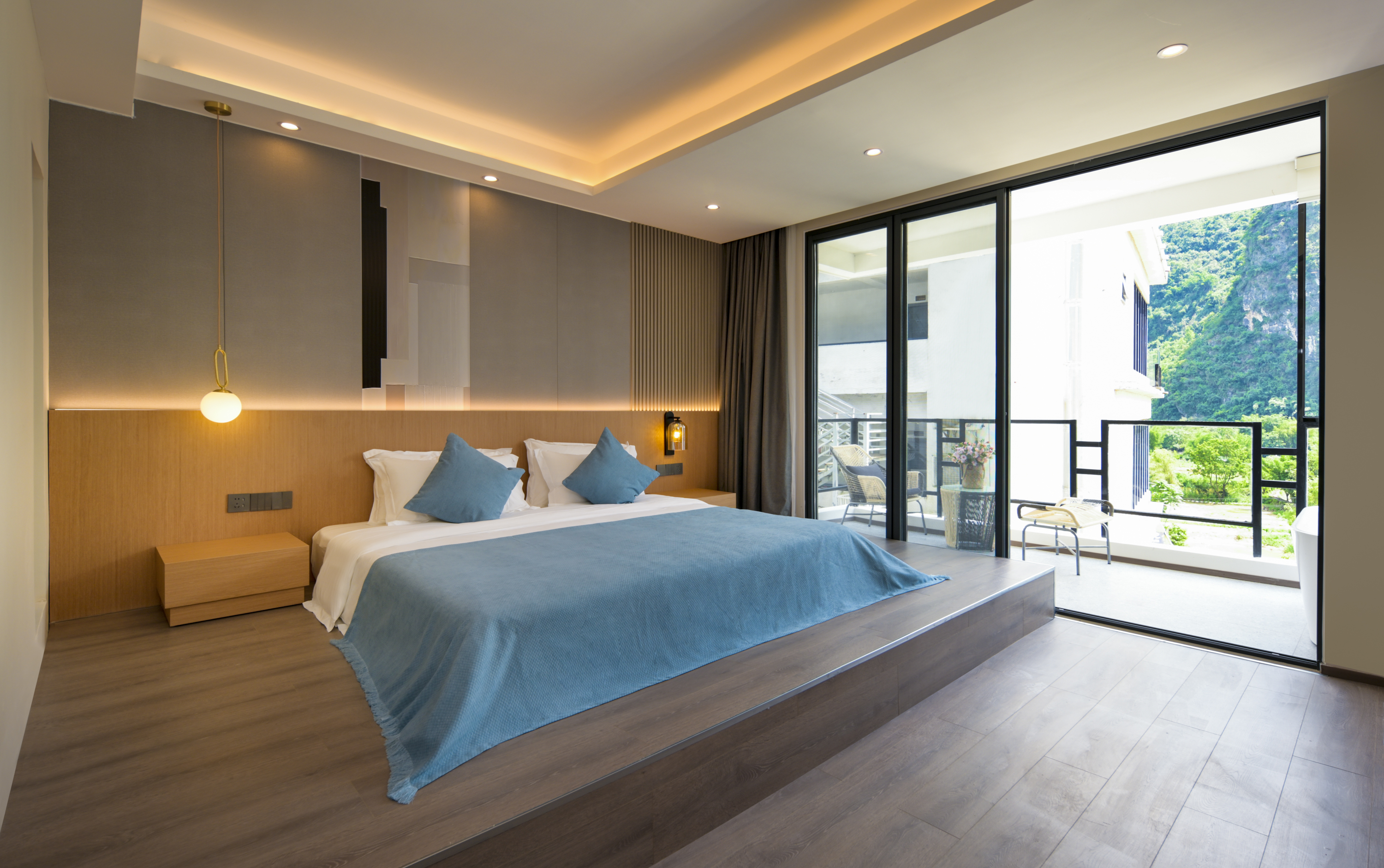 山水阳台榻榻米大床房「山河阳台+观景浴缸+小冰箱」