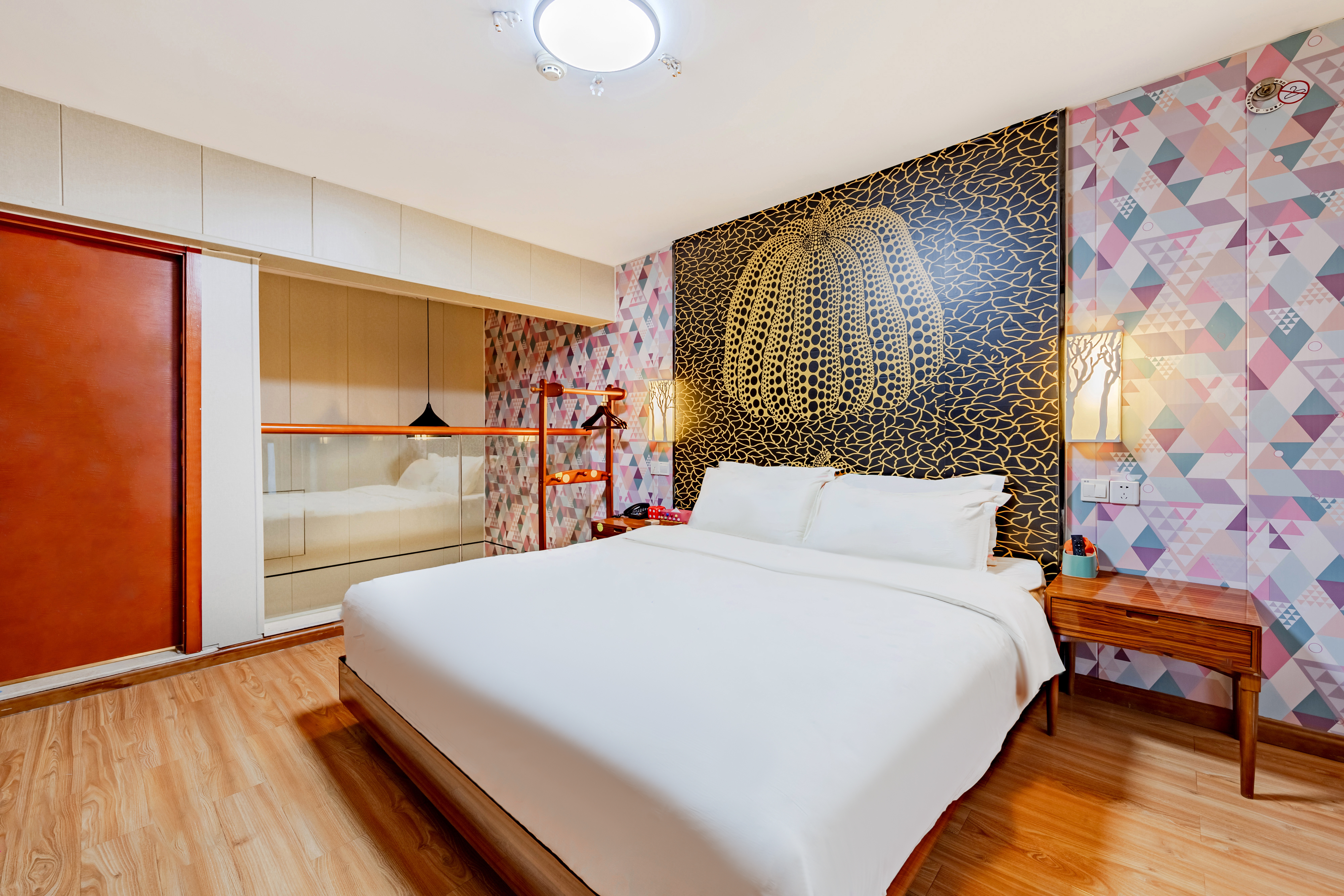 Huan Chao City-View Double Bed Room With Four-Layer Memory Mattress&Solace High-Quality Cotton Bedding