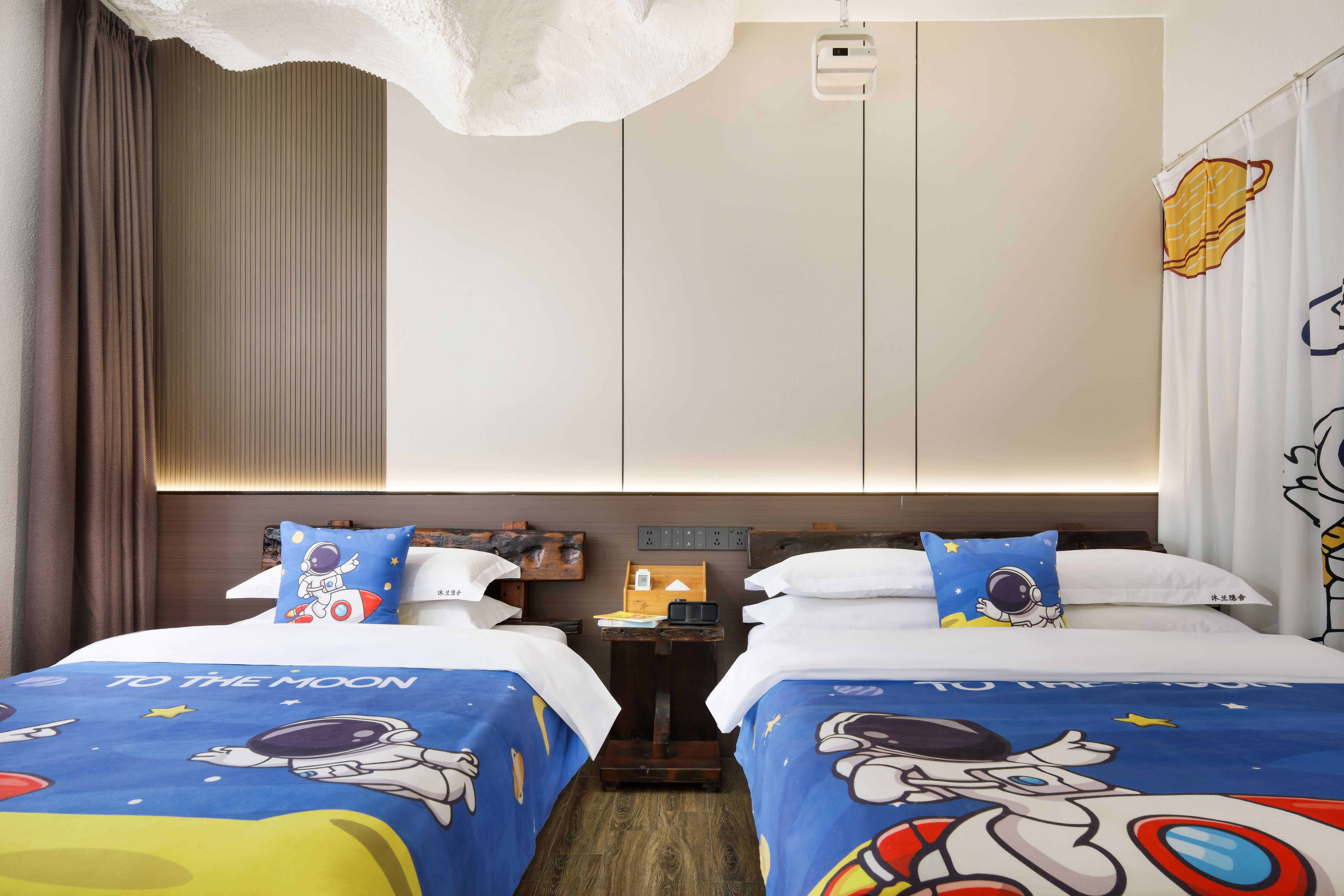 四口之家||圣托里尼洞穴+智控三床房+浪漫氛围感