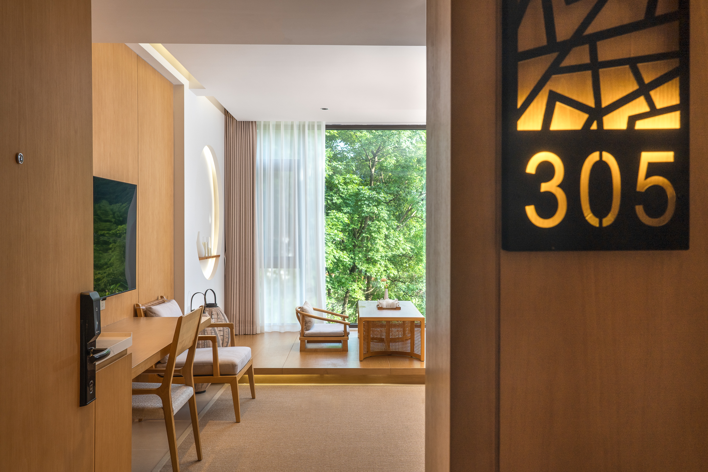 品茗欢享家庭套房（禅意观景茶桌+阳台休闲赏景+迷你冰箱+智能马桶）