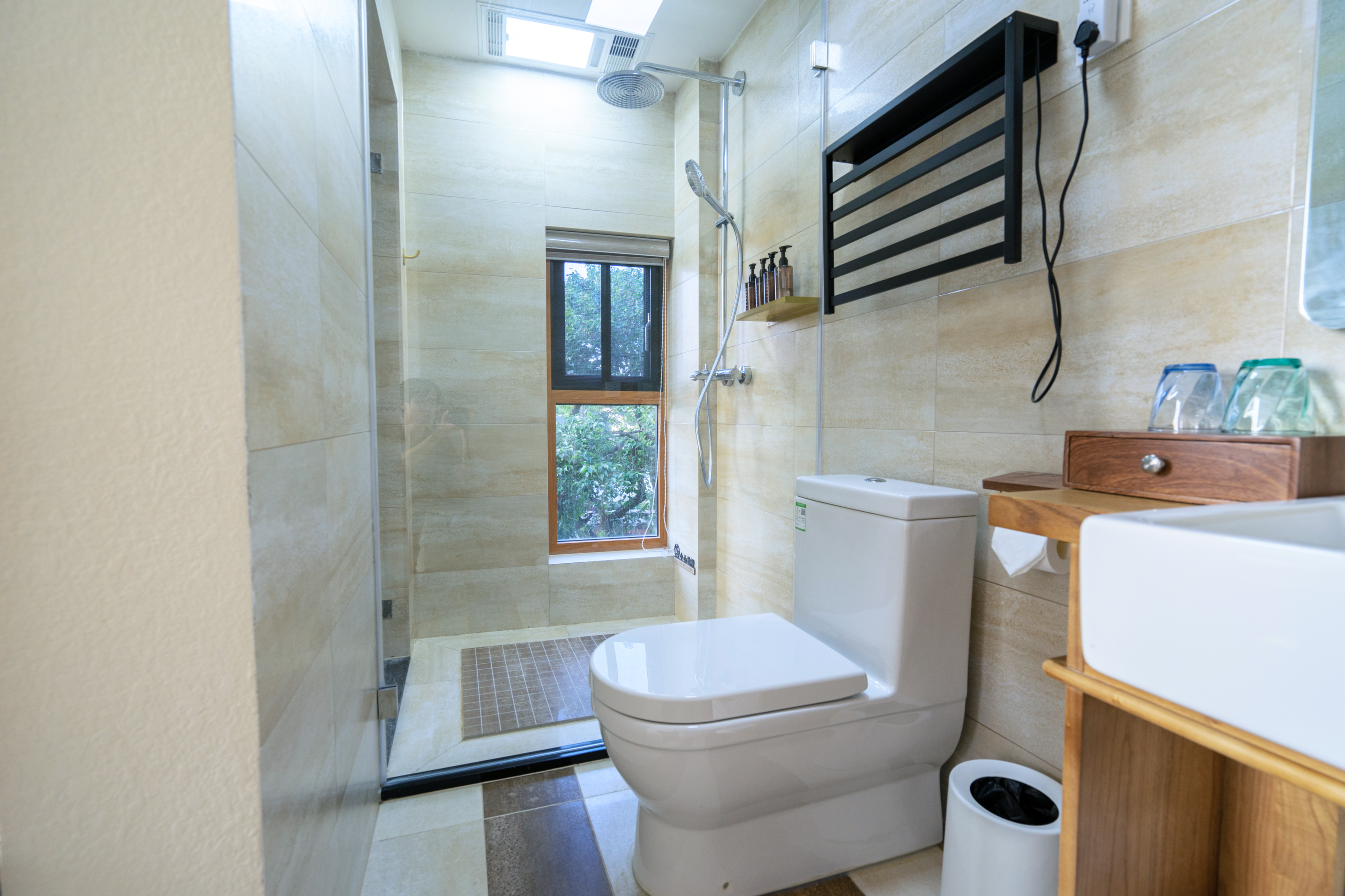 眺山·蒼峯遠景私湯大床房「金可兒舒睡床墊·自動窗簾·電熱毛巾架·恆温花灑·原木傢俱」