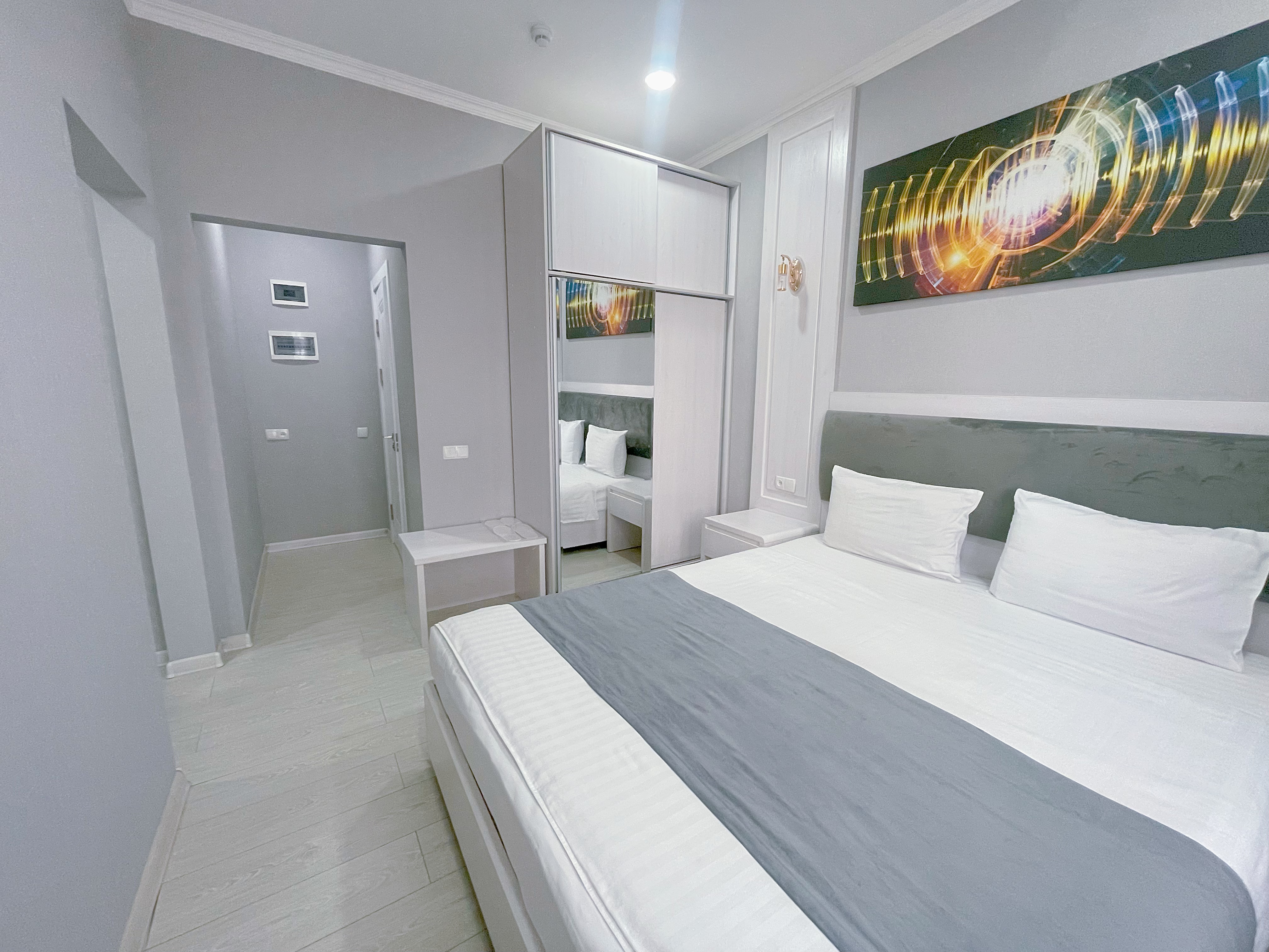 1+1全景商務大床套房（全含：接機/早食/落地簽/增值税）