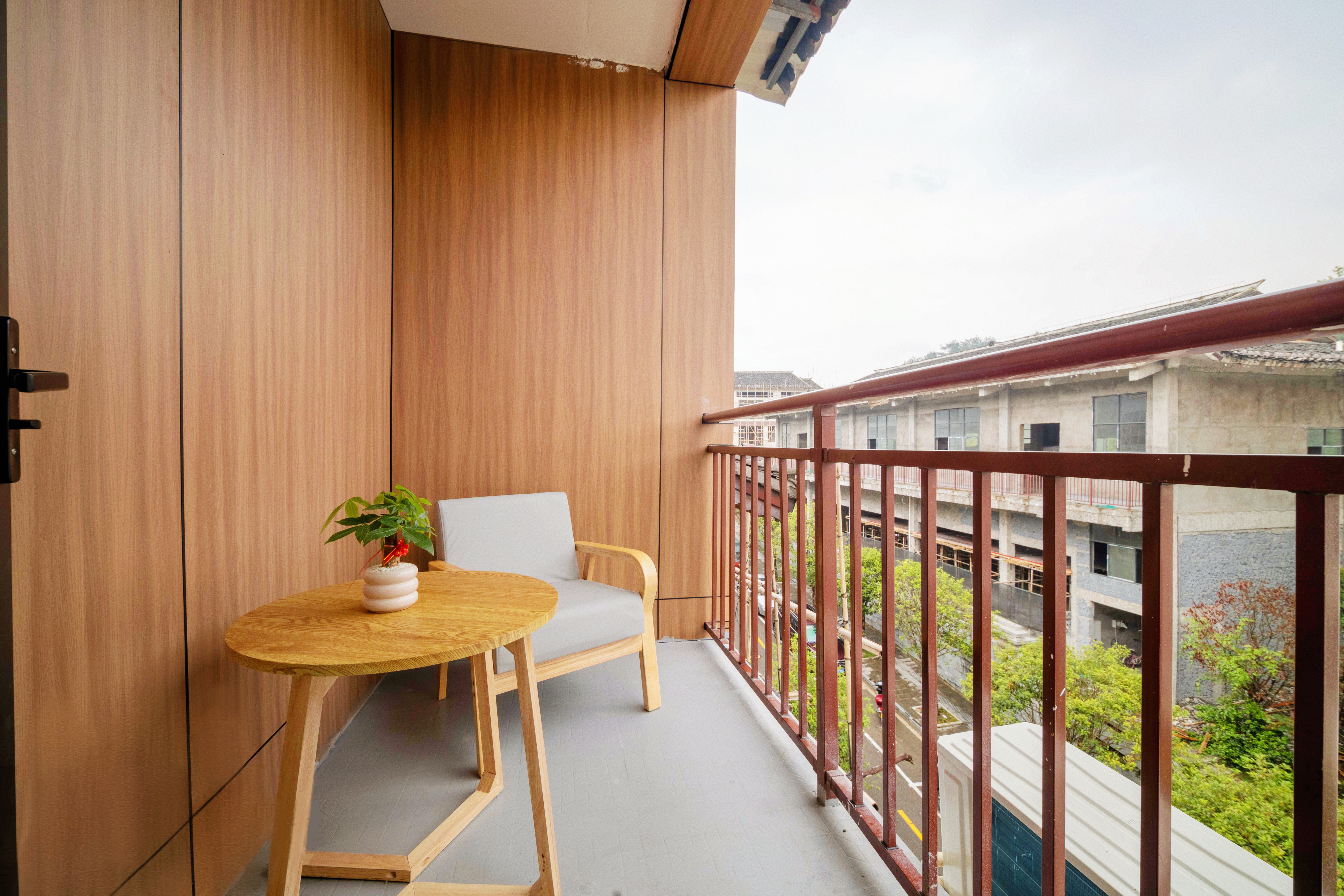 Cloud Elegance Duplex Family Room (Two-Bedroom Two-Bathroom + High-End Latex Mattress + Smart Toilet + 100-Inch Projector Av)