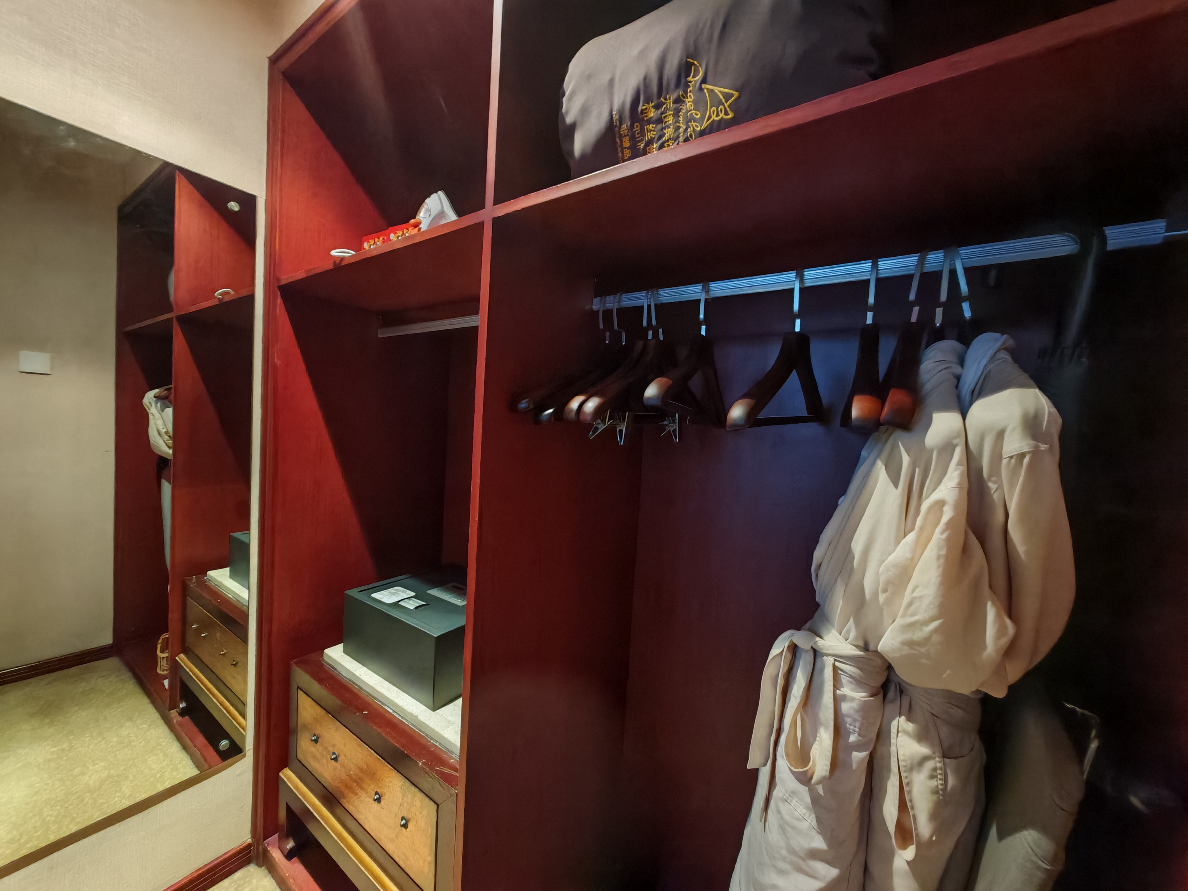 套间（鹅绒床被+小冰箱+空气净化器）