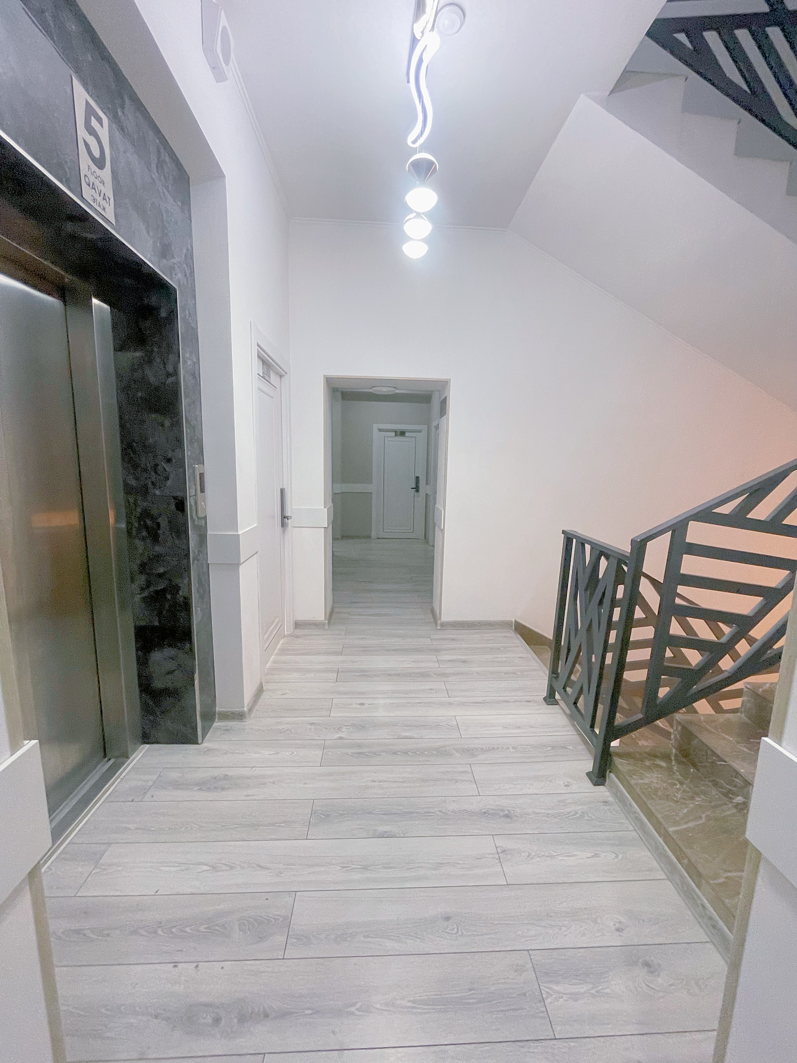 1+1全景商務大床套房（全含：接機/早食/落地簽/增值税）