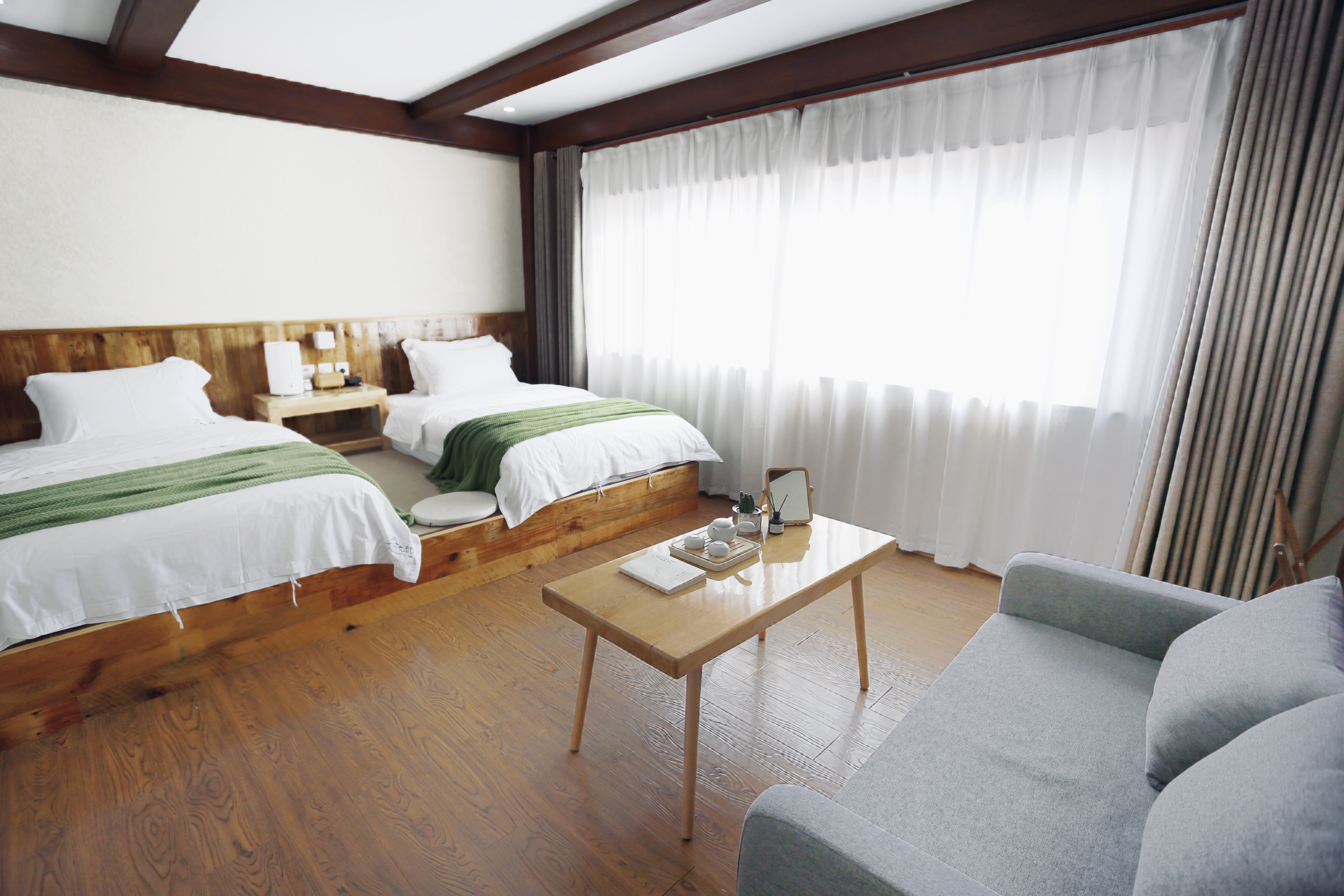 Mountain-view Twin Room