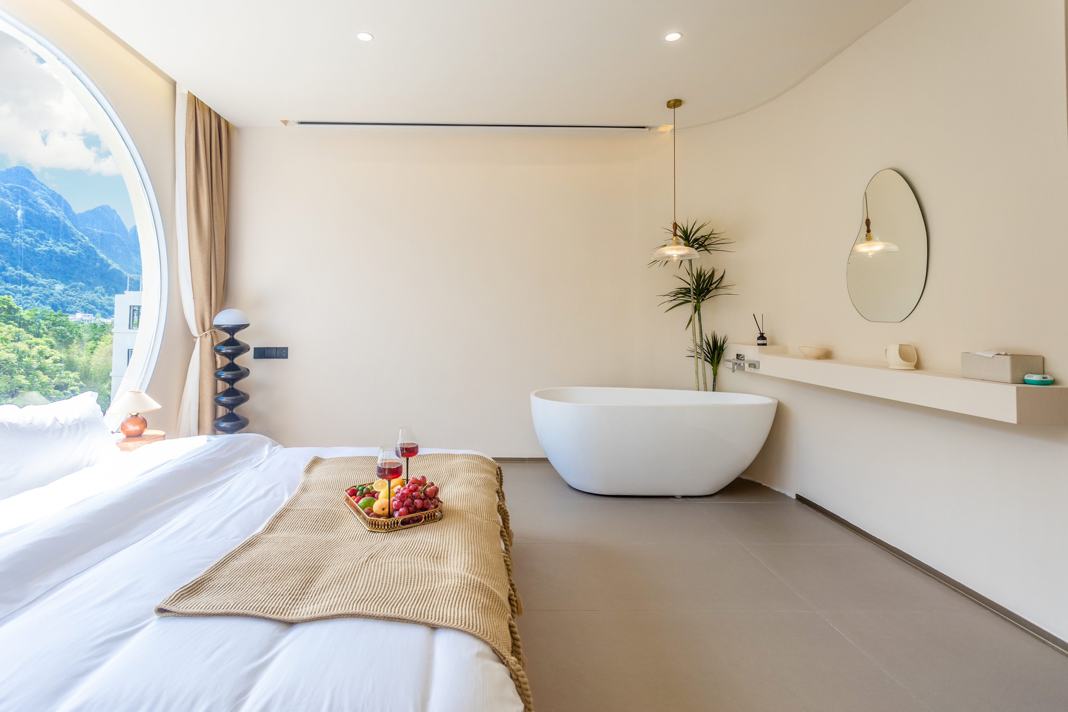 原野·长空·山水景观浴缸豪华大床房