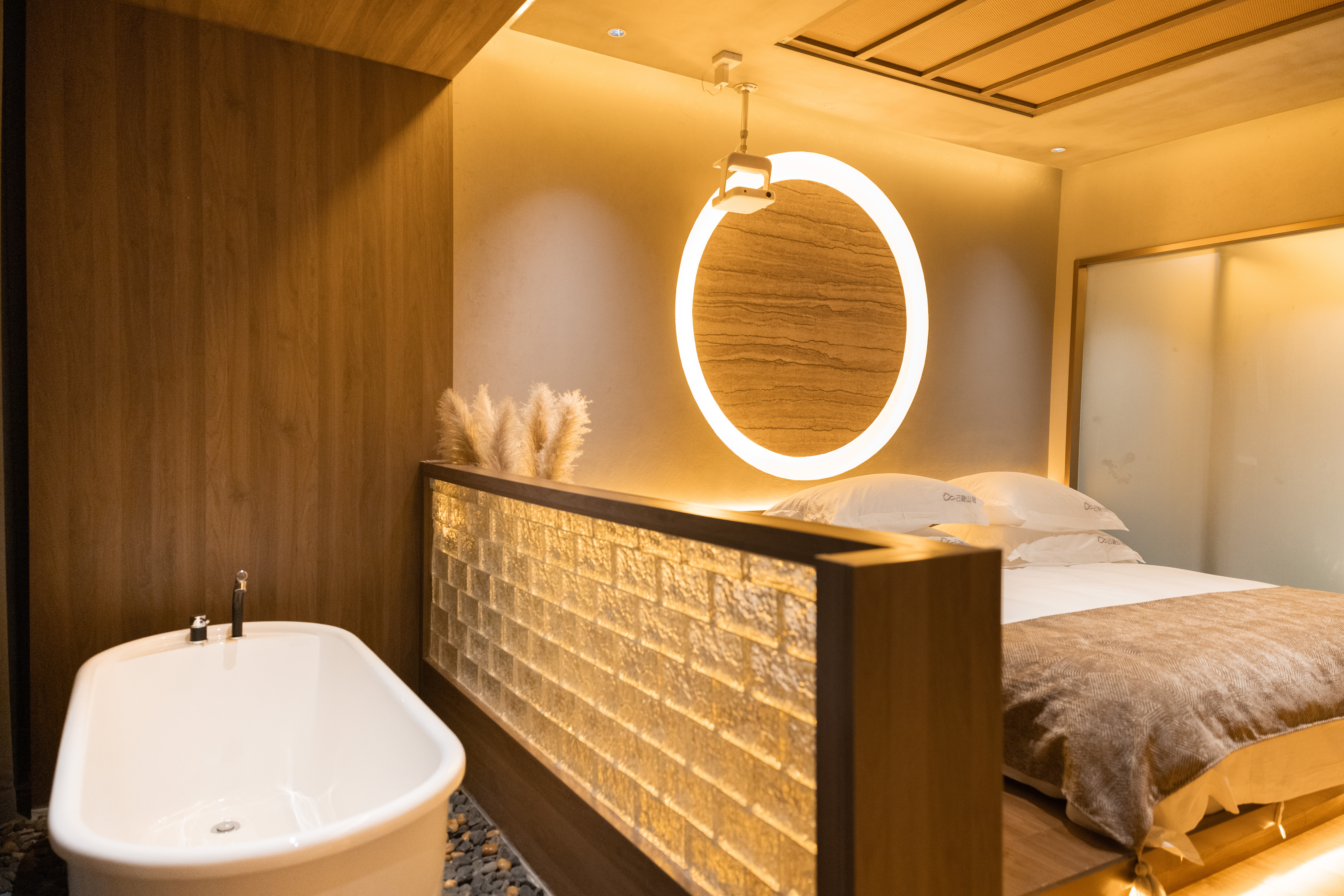 云隐-素野榻榻米观影大床房（全屋智能）