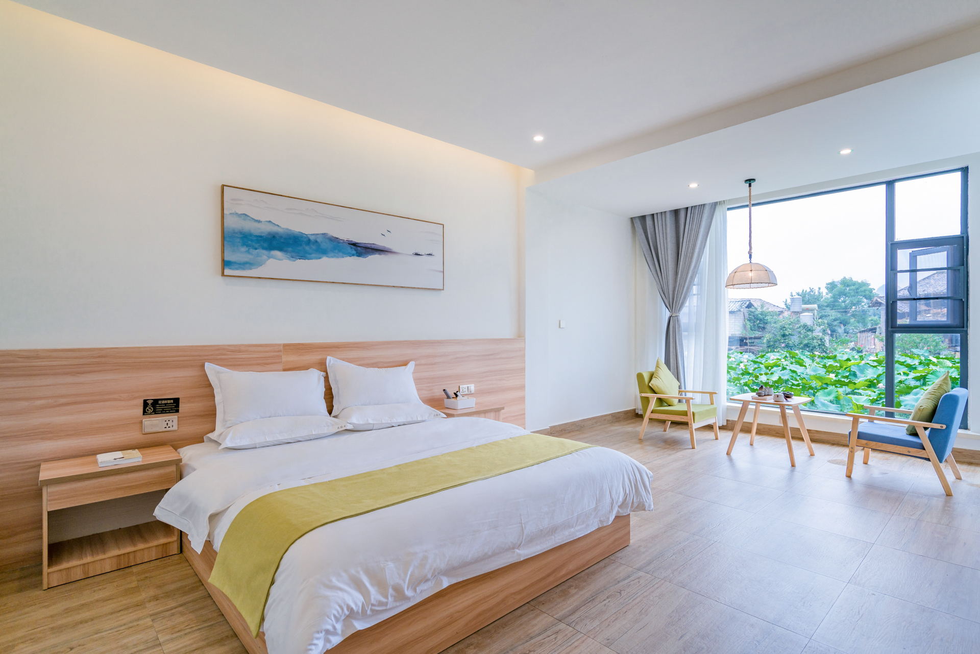 舒适阳光浴缸大床