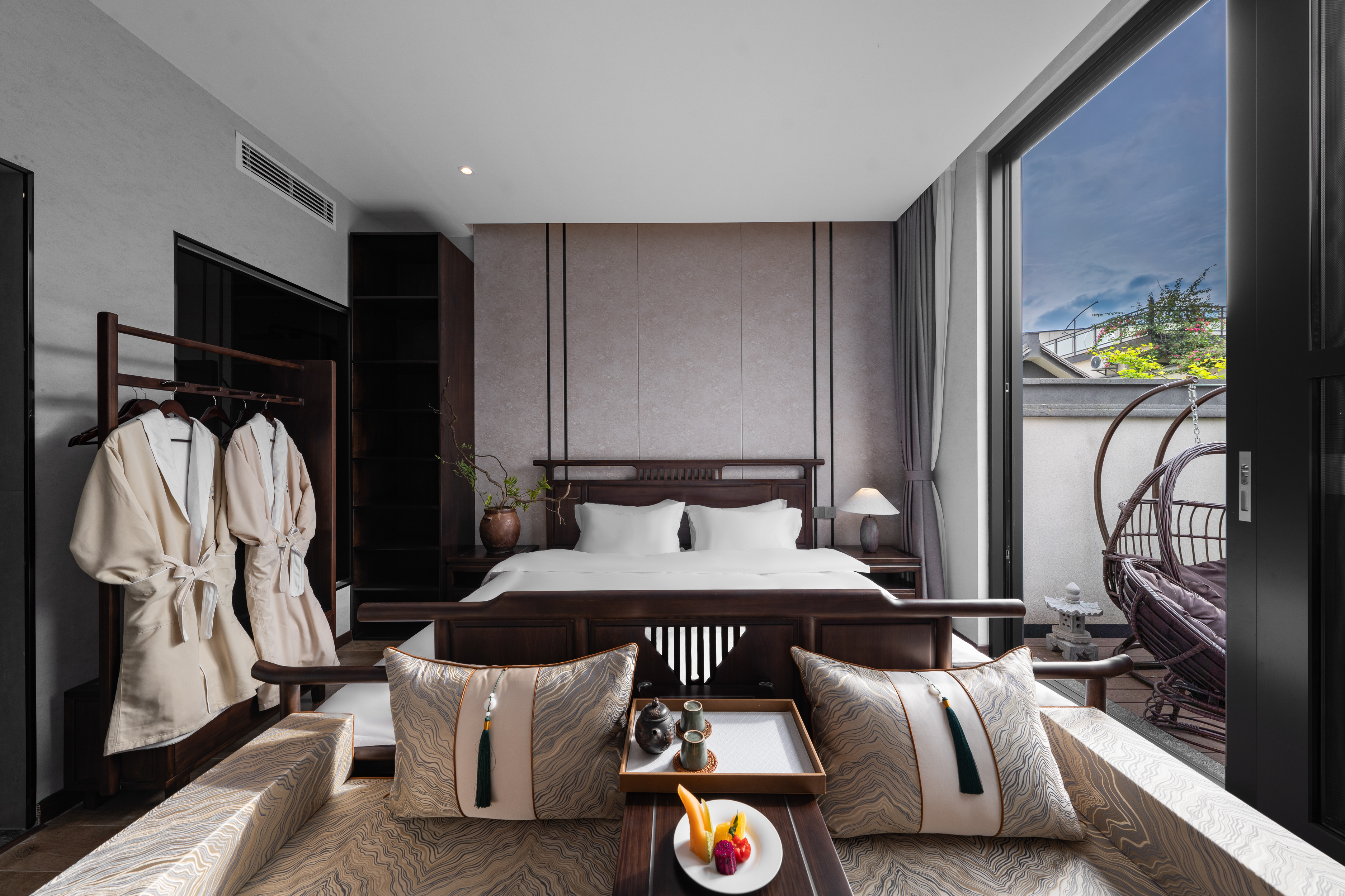 Lakeside Li Dream Private Hot Spring Queen Bed Room