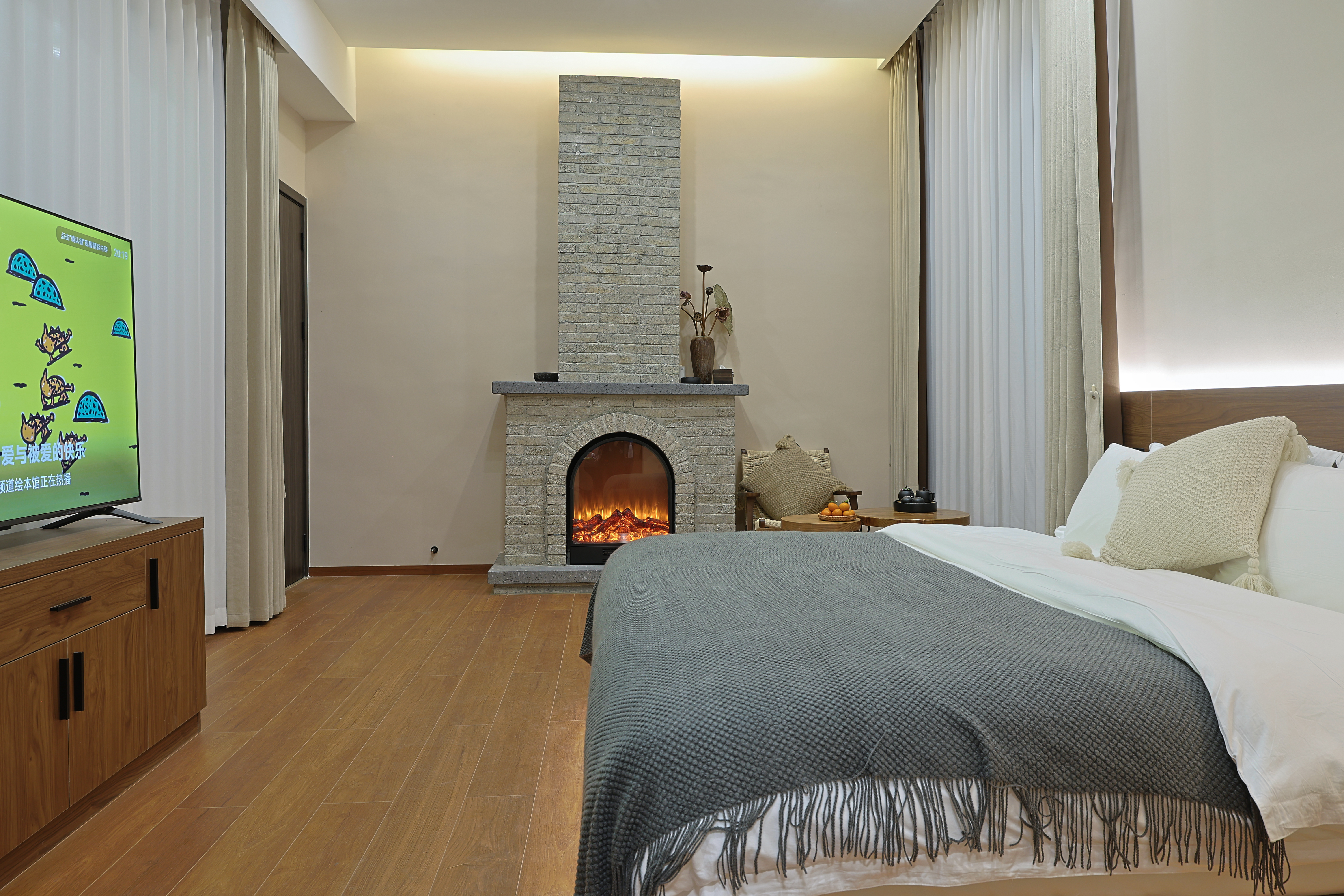 等风·泊度·温泉泡池大床房『小冰箱·壁炉·自动窗帘·原木家俱·庭院美景』