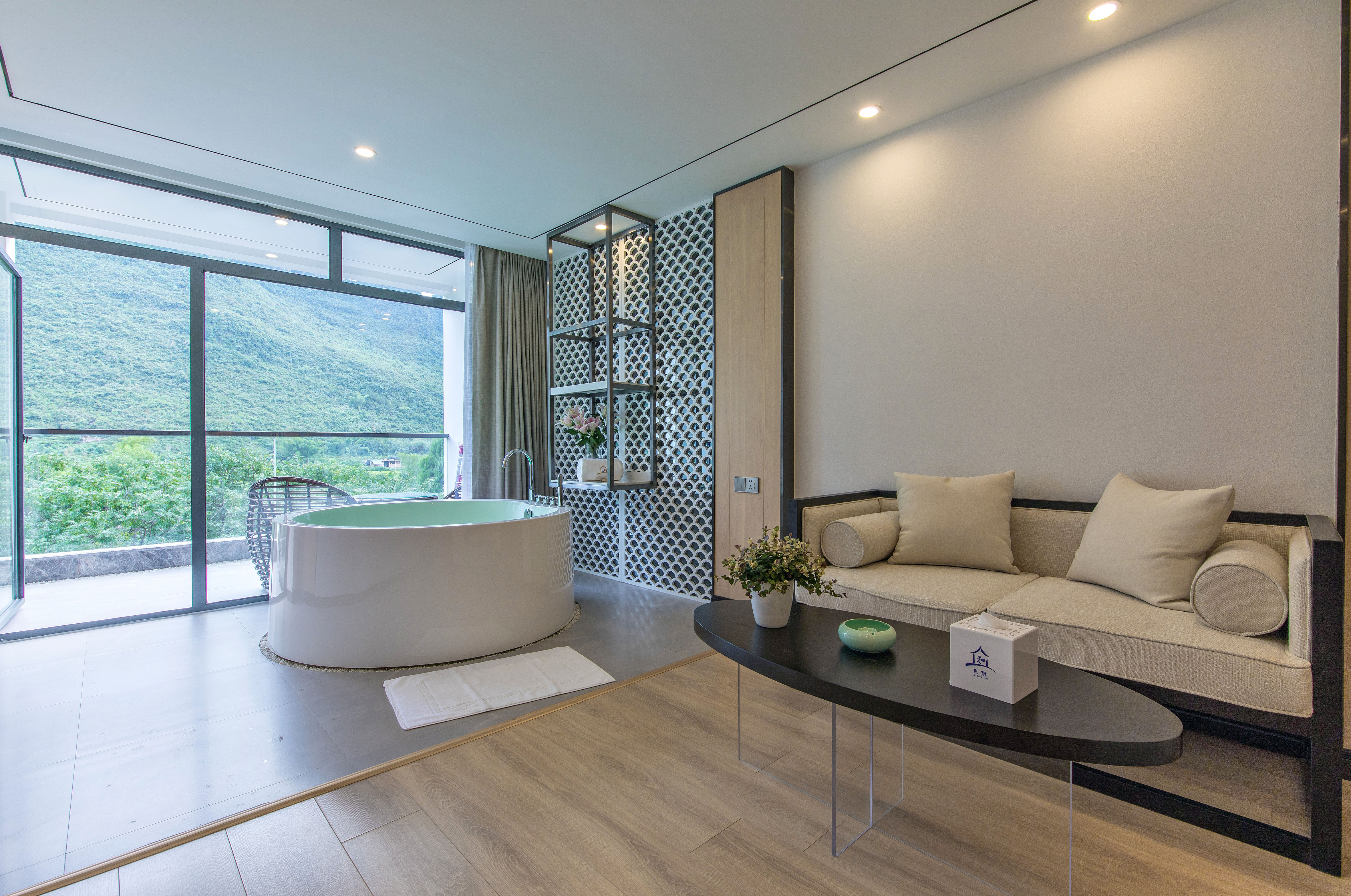 Shanshui Suite With Scenic Balcony And Scenic Round Tub