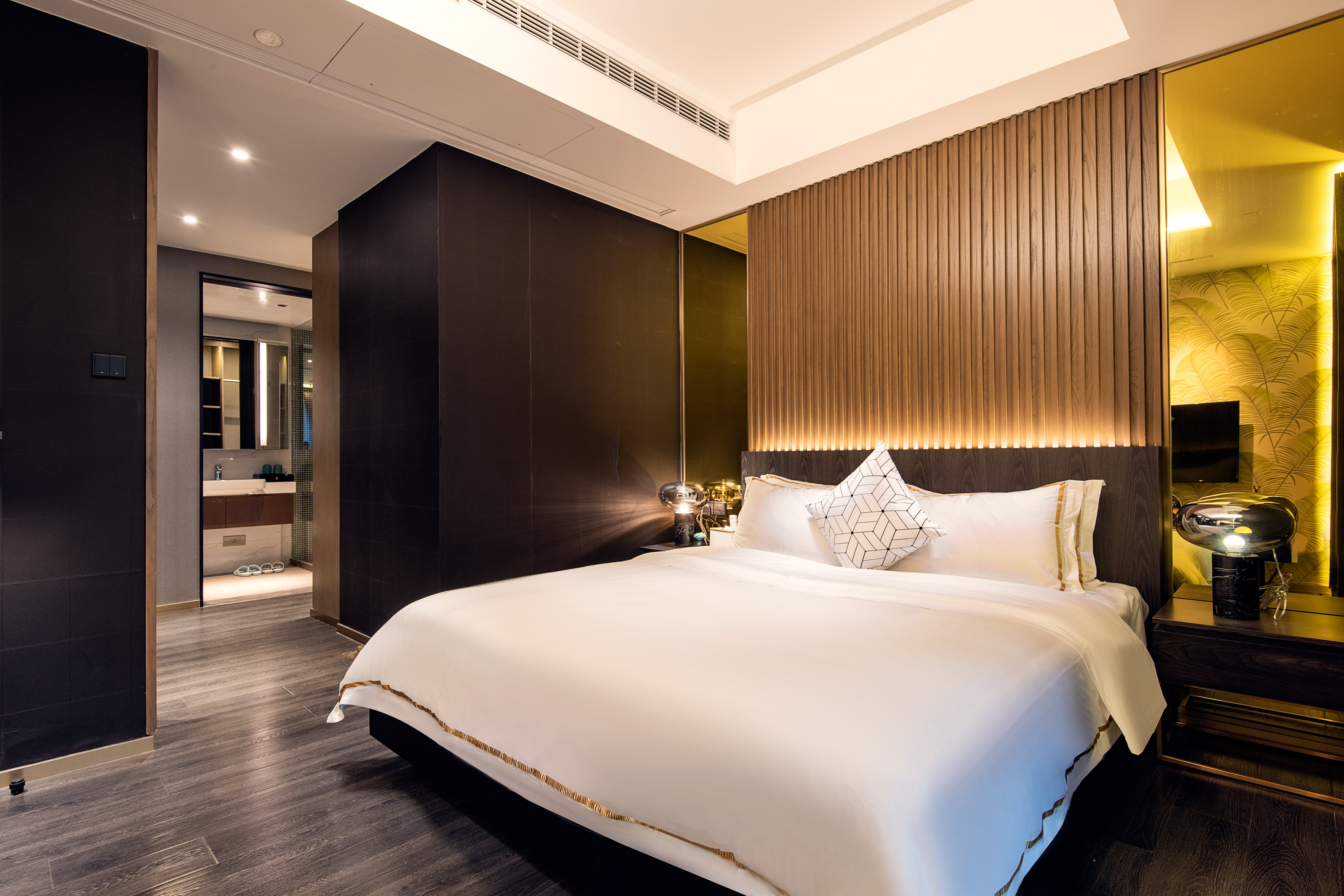 尊享双卧套房（洗衣机+熨衣设备+咖 啡机）