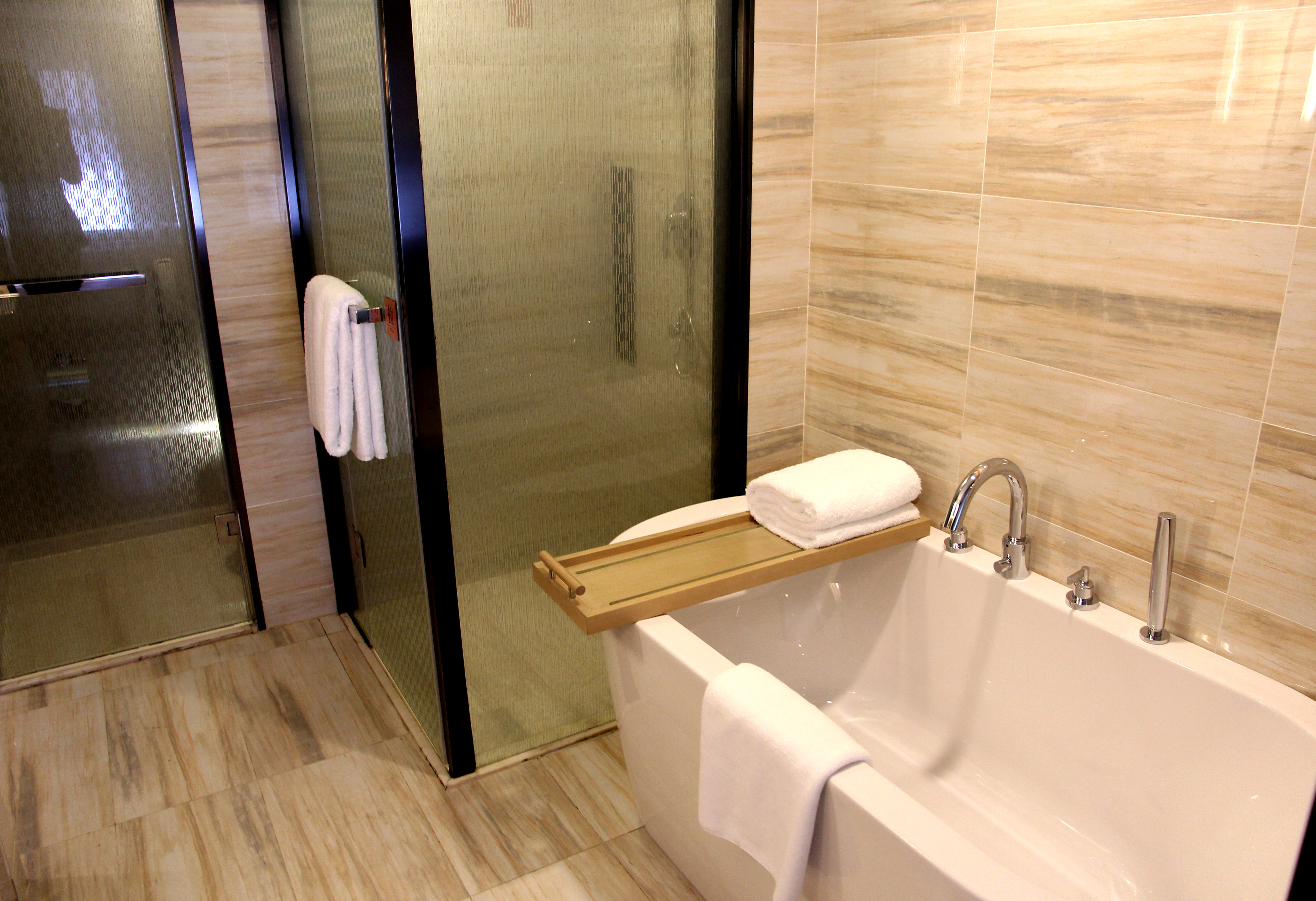 Family Twin Room (Two-Bedroom + Memory Foam Pillows + Tub)