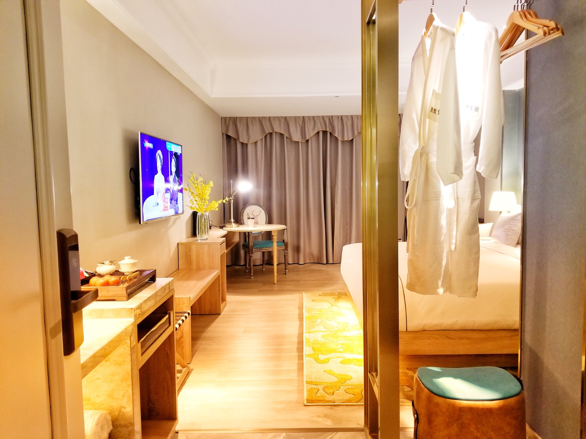 豪华城景大床房【舒适浴袍+落地窗+安睡床品】