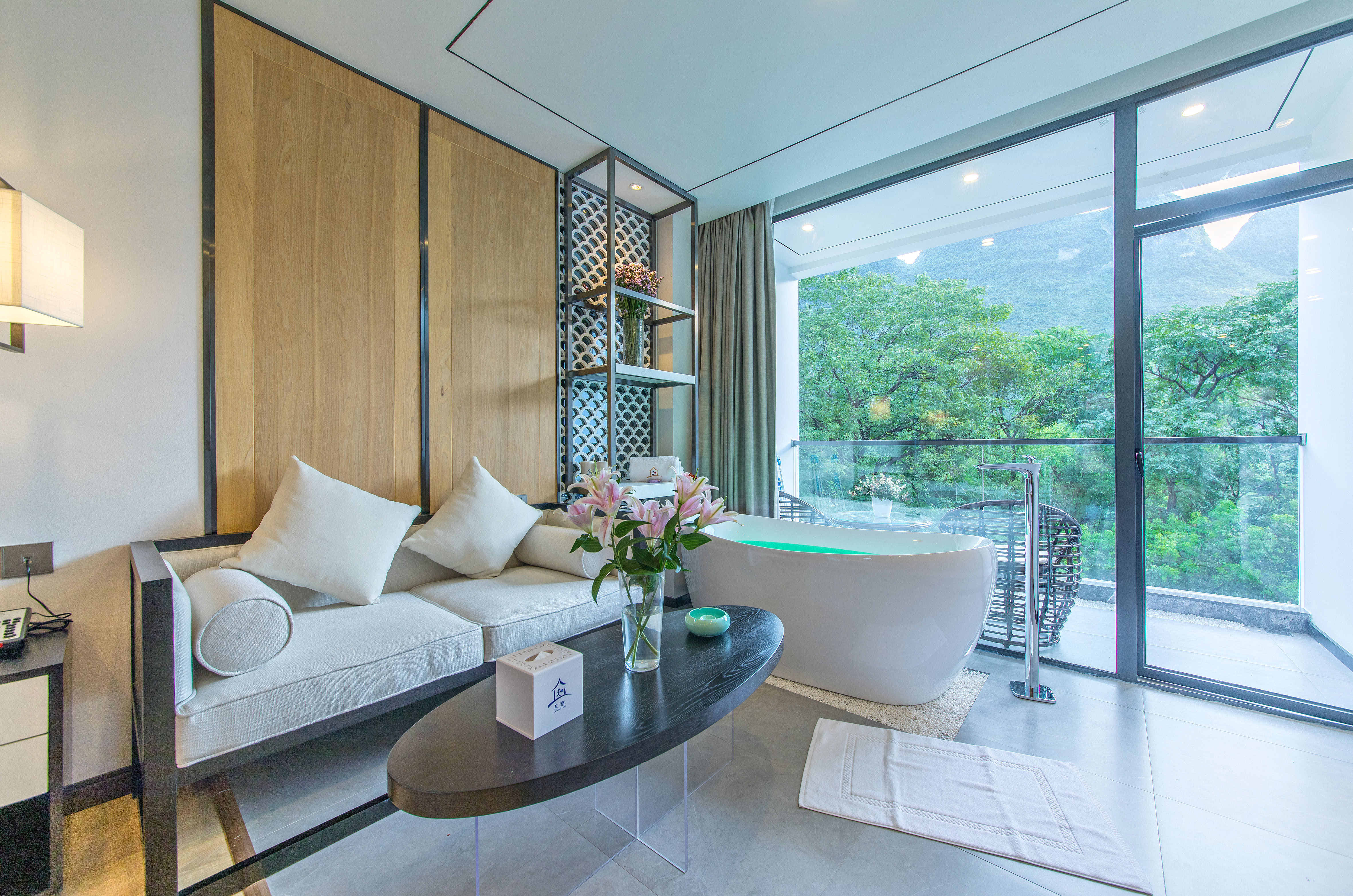 Shanshui Double Bed Room With Scenic Balcony And Scenic Tub