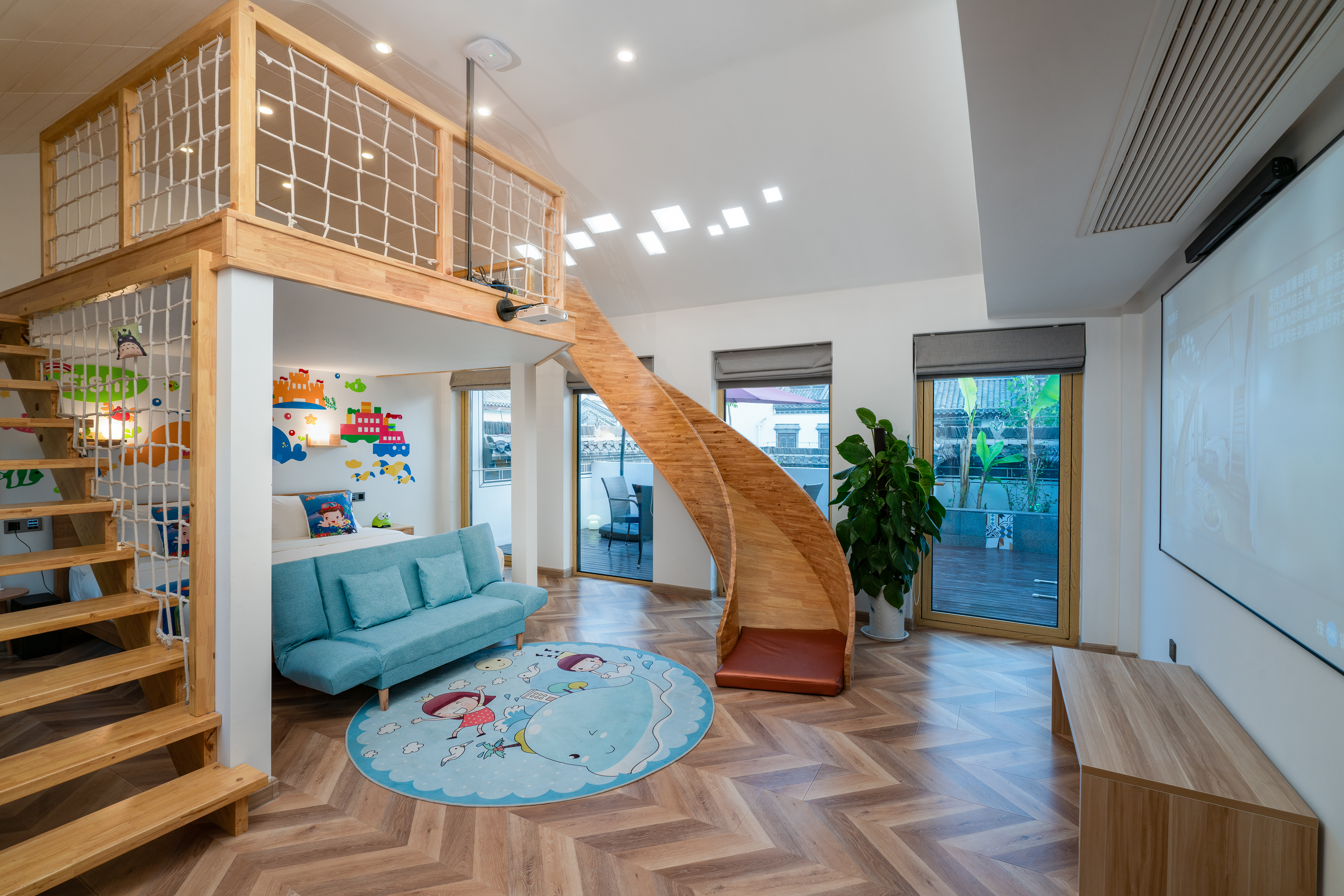 Family Friendly Room (Slide)