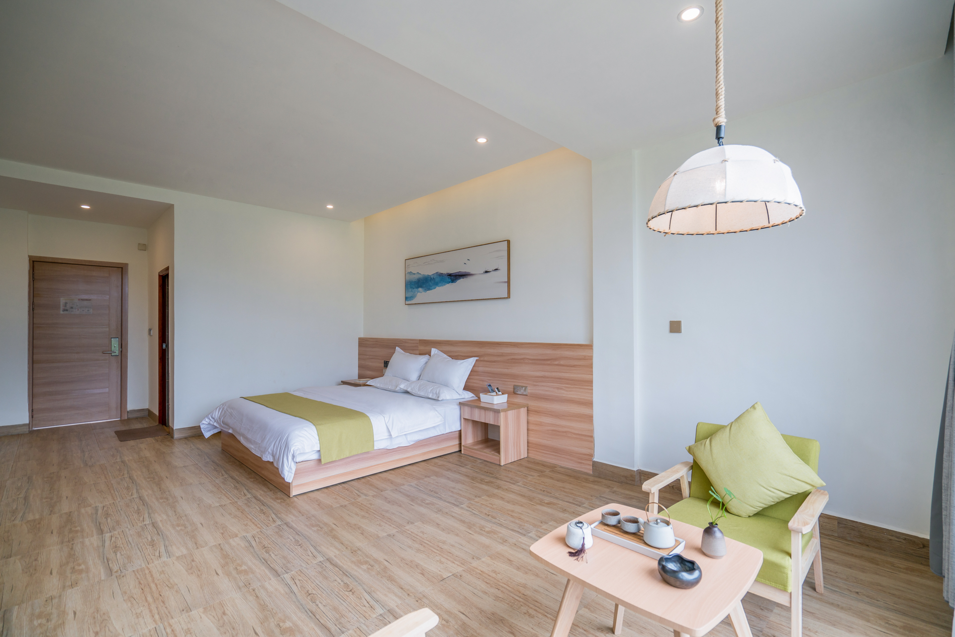 舒适阳光浴缸大床