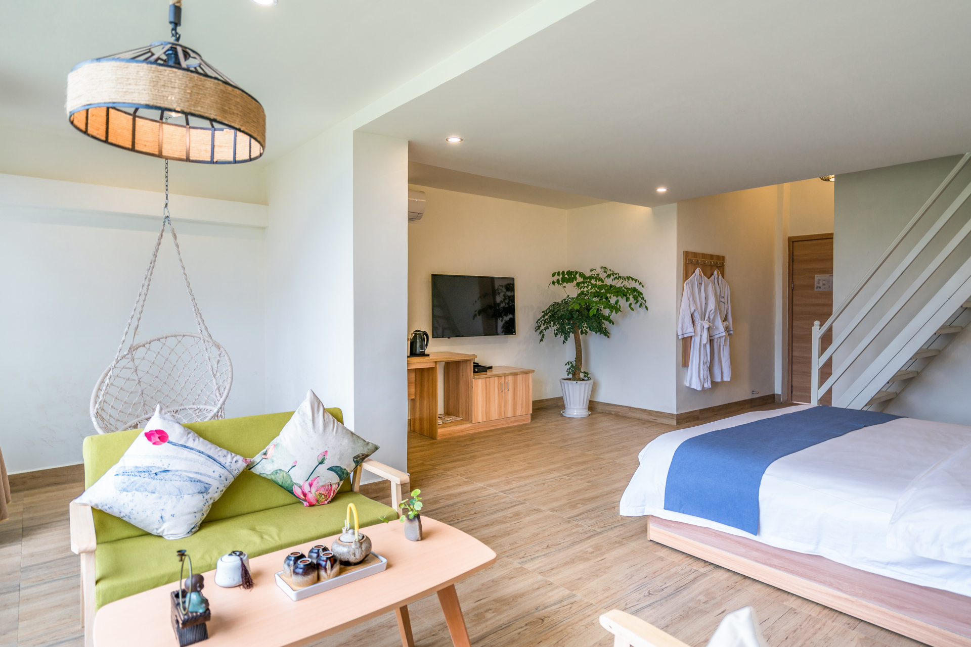 阳光田园跃层家庭房