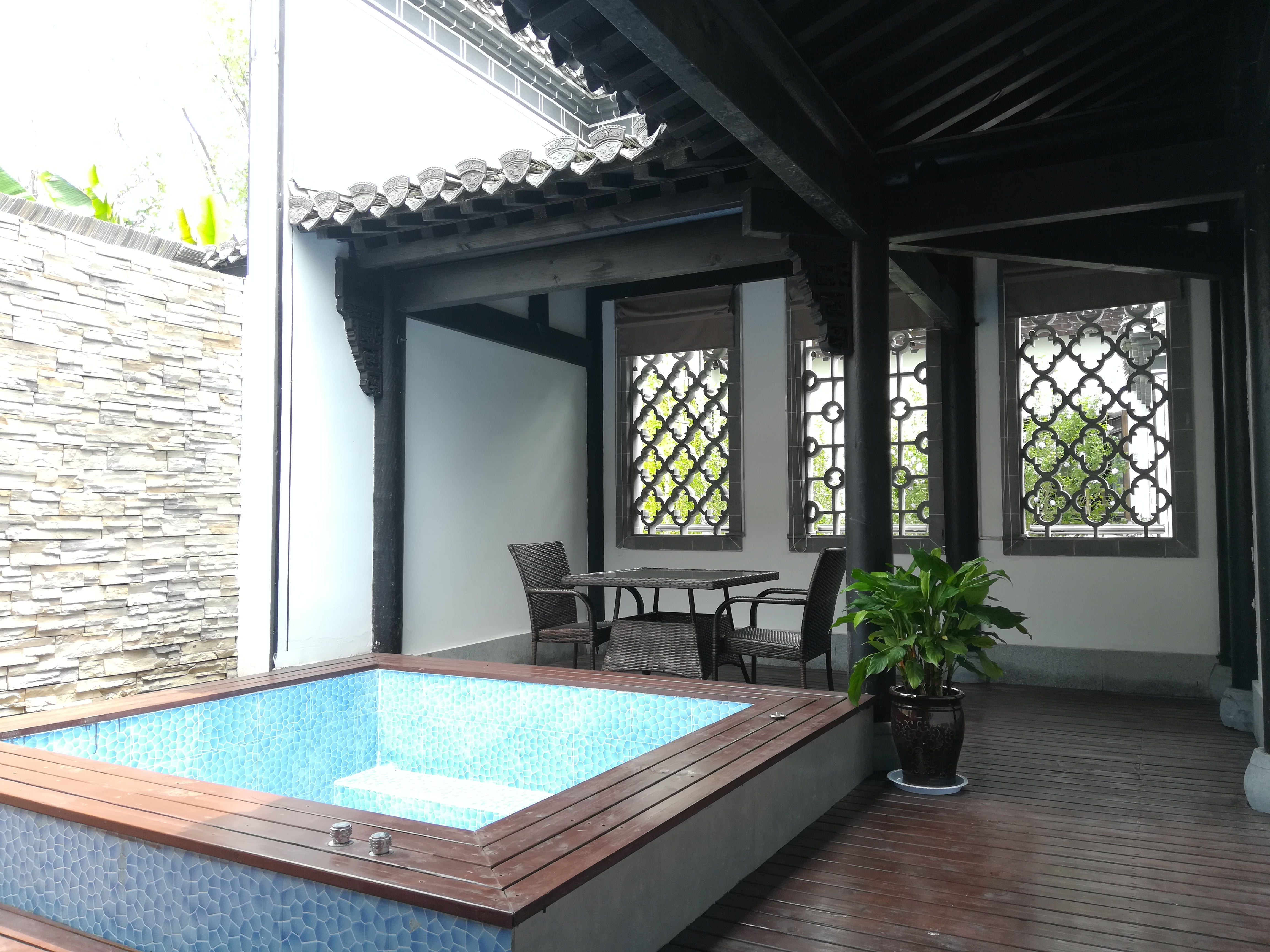 Fairy Tale Room - Courtyard-View