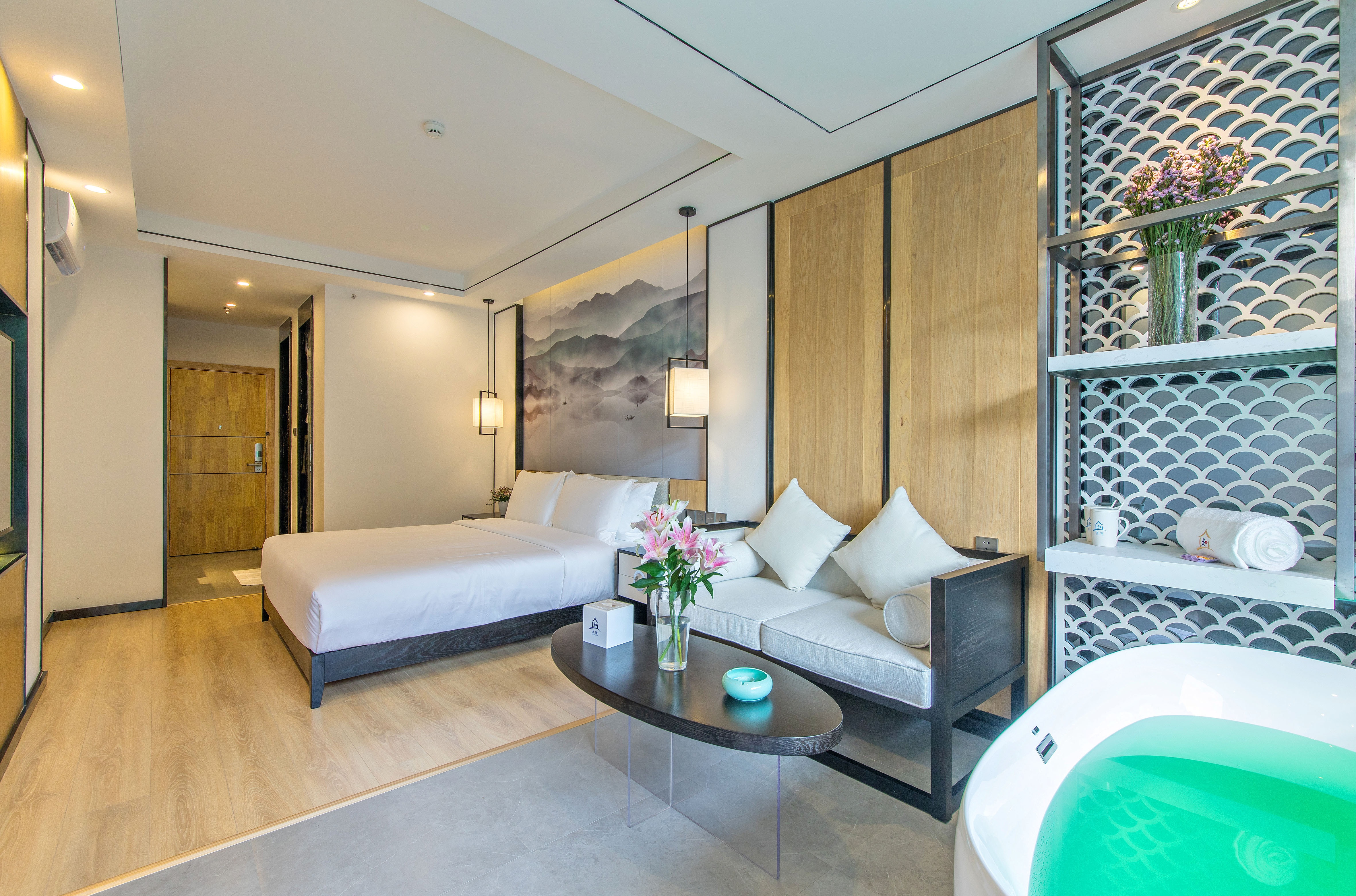 Pastoral Double Bed Room With Scenic Balcony And Scenic Tub