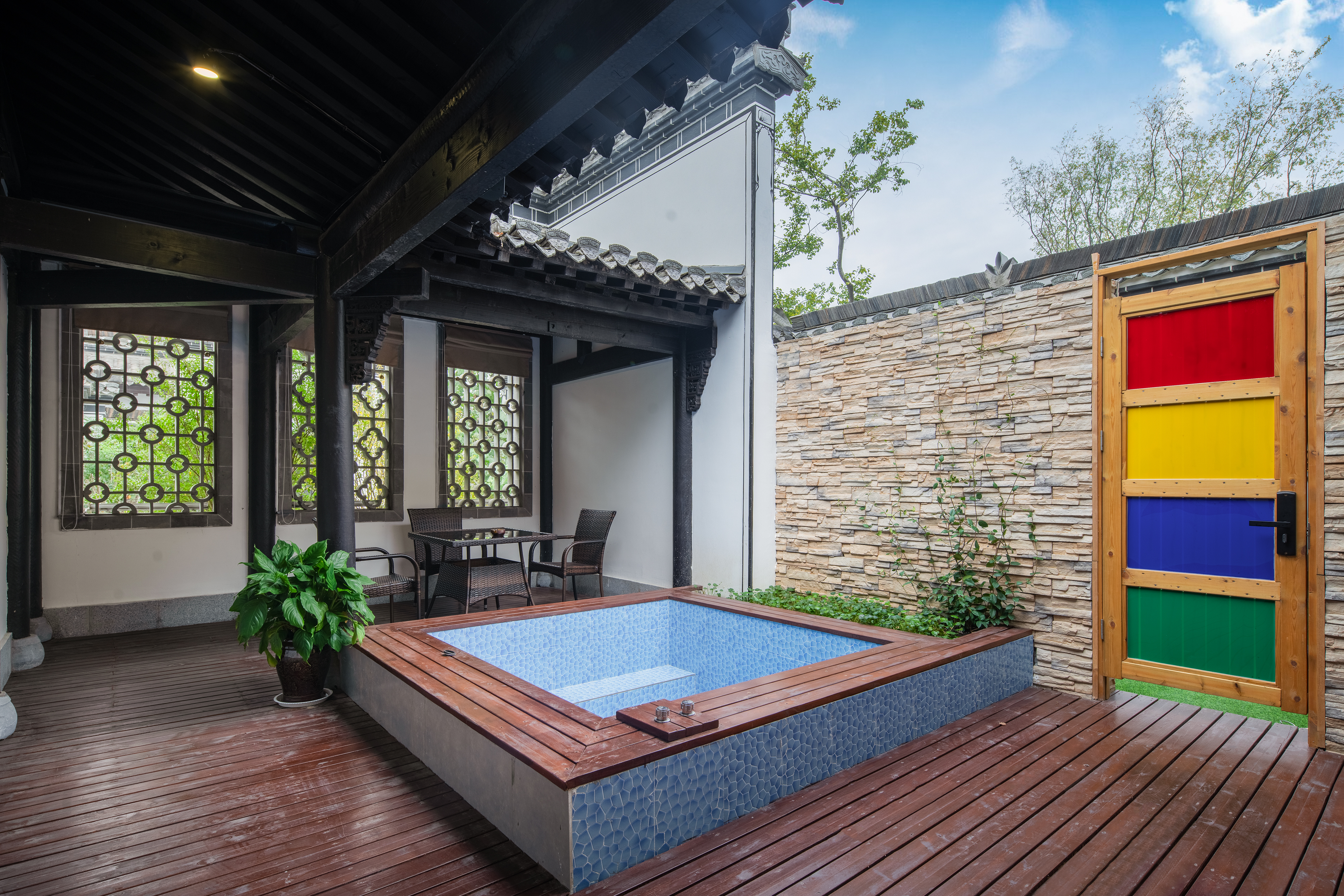 Fairy Tale Room - Courtyard-View