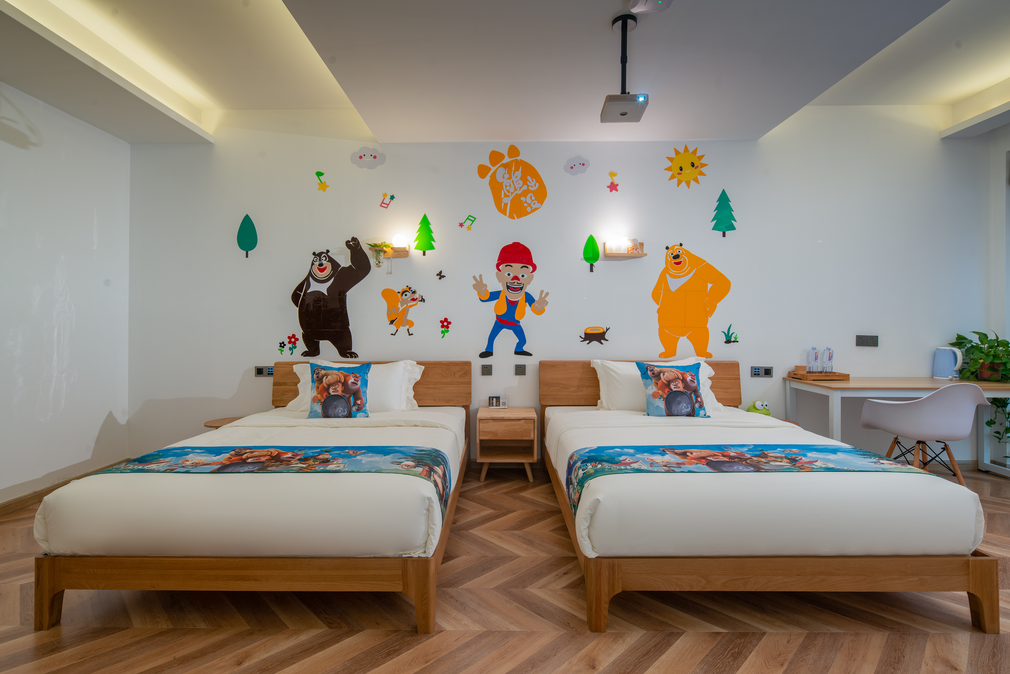 Fairy Tale Room - Courtyard-View