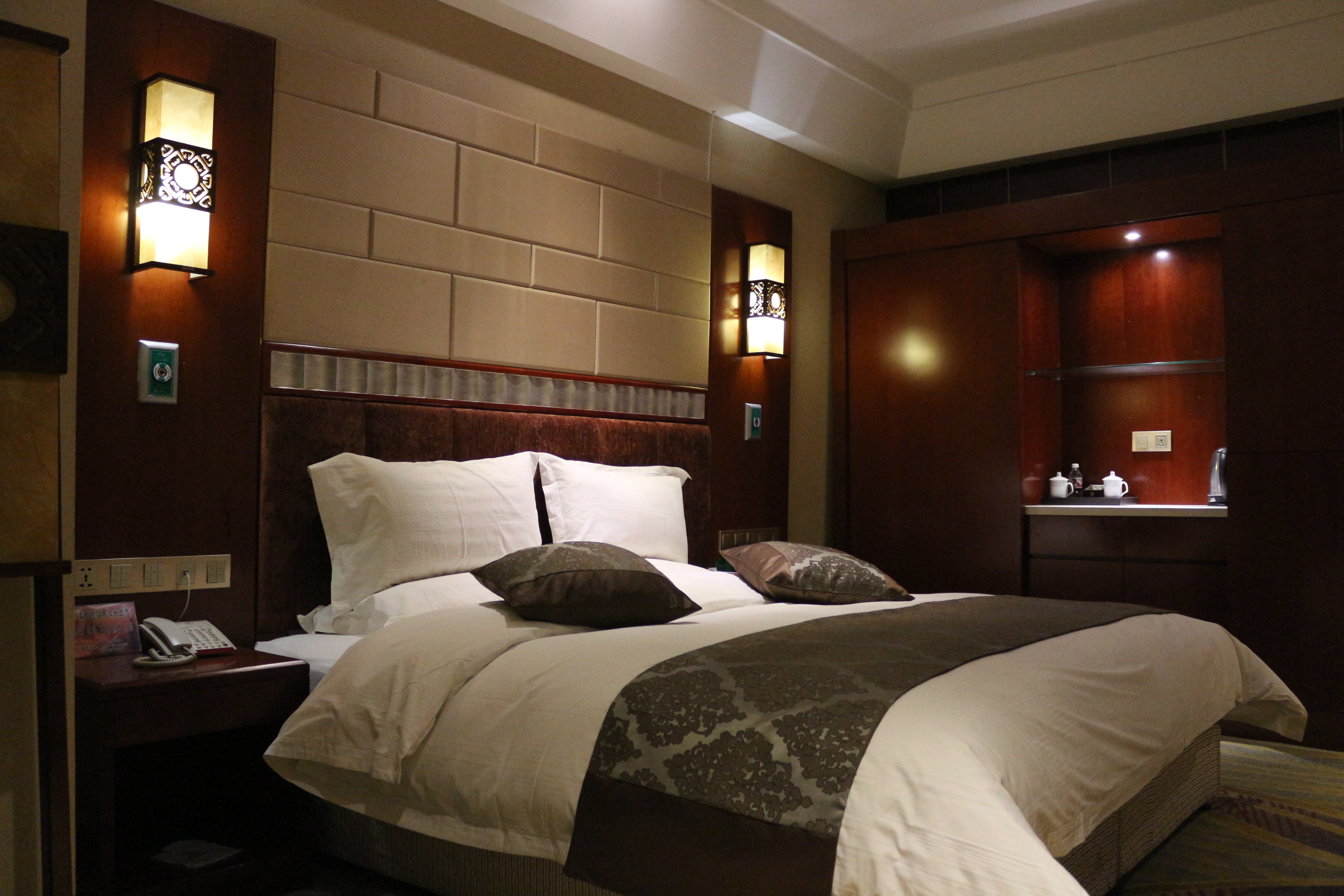 经济大床房（无窗）