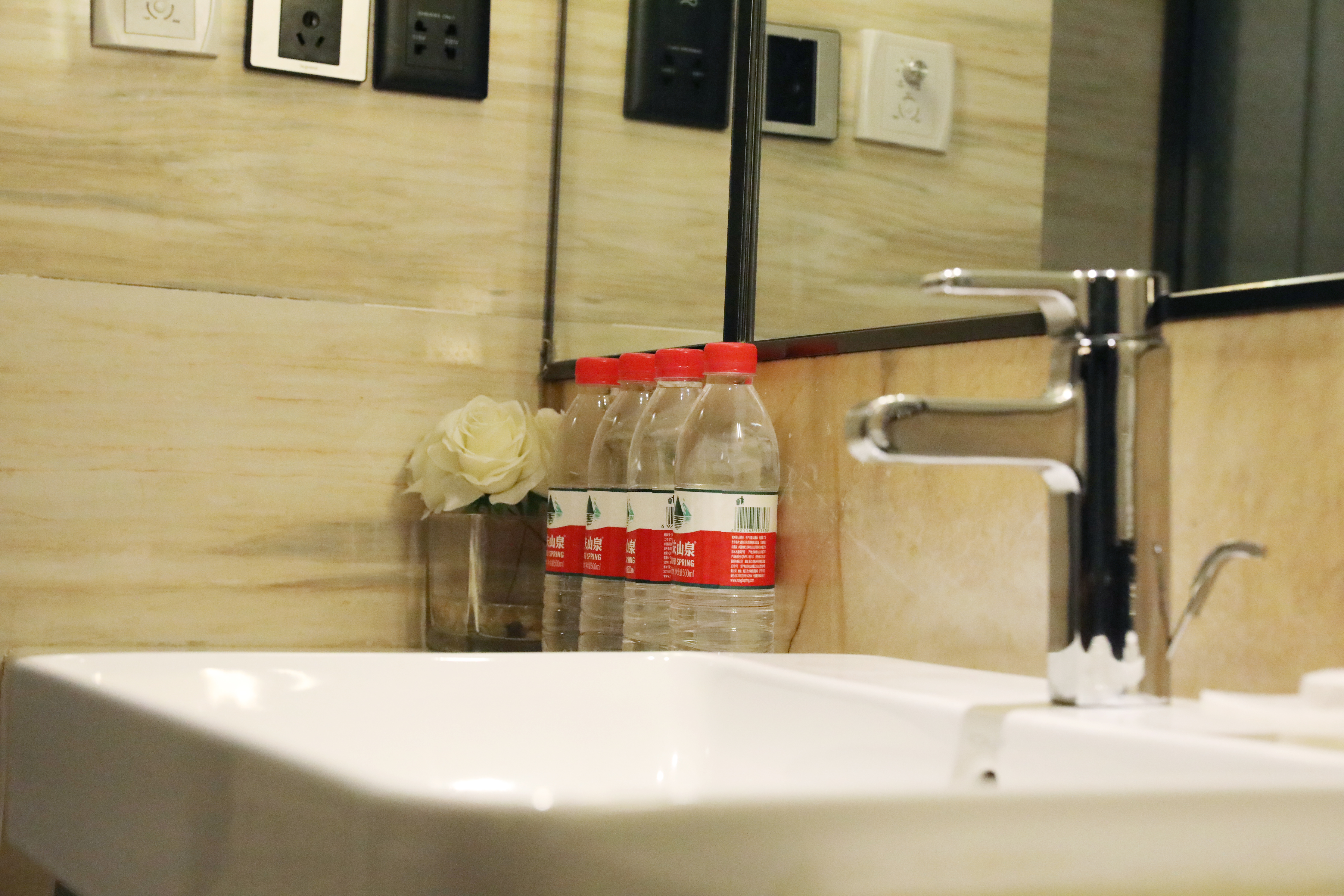 Family Twin Room (Two-Bedroom + Memory Foam Pillows + Tub)