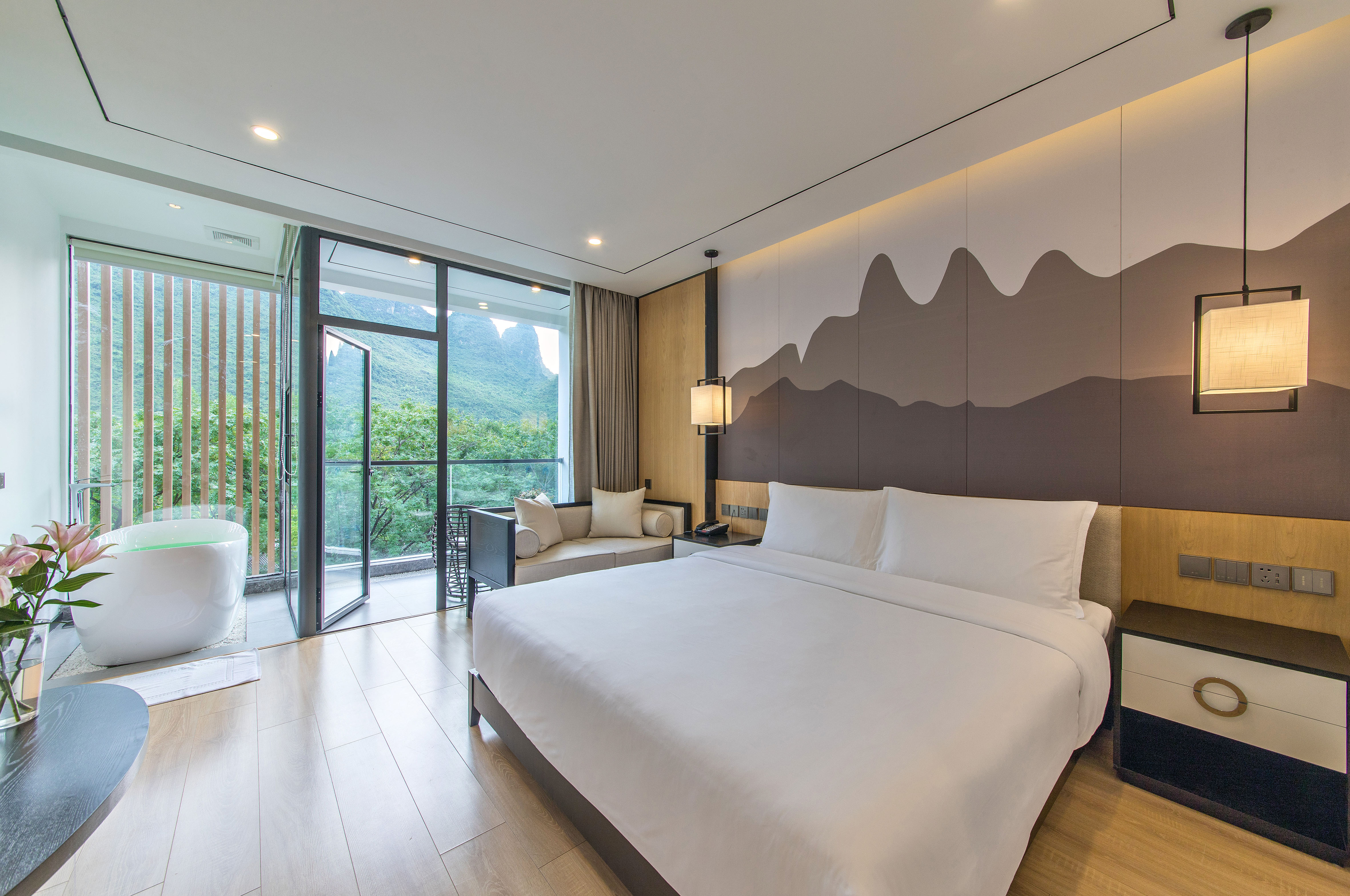 Pastoral Double Bed Room With Scenic Balcony And Scenic Tub