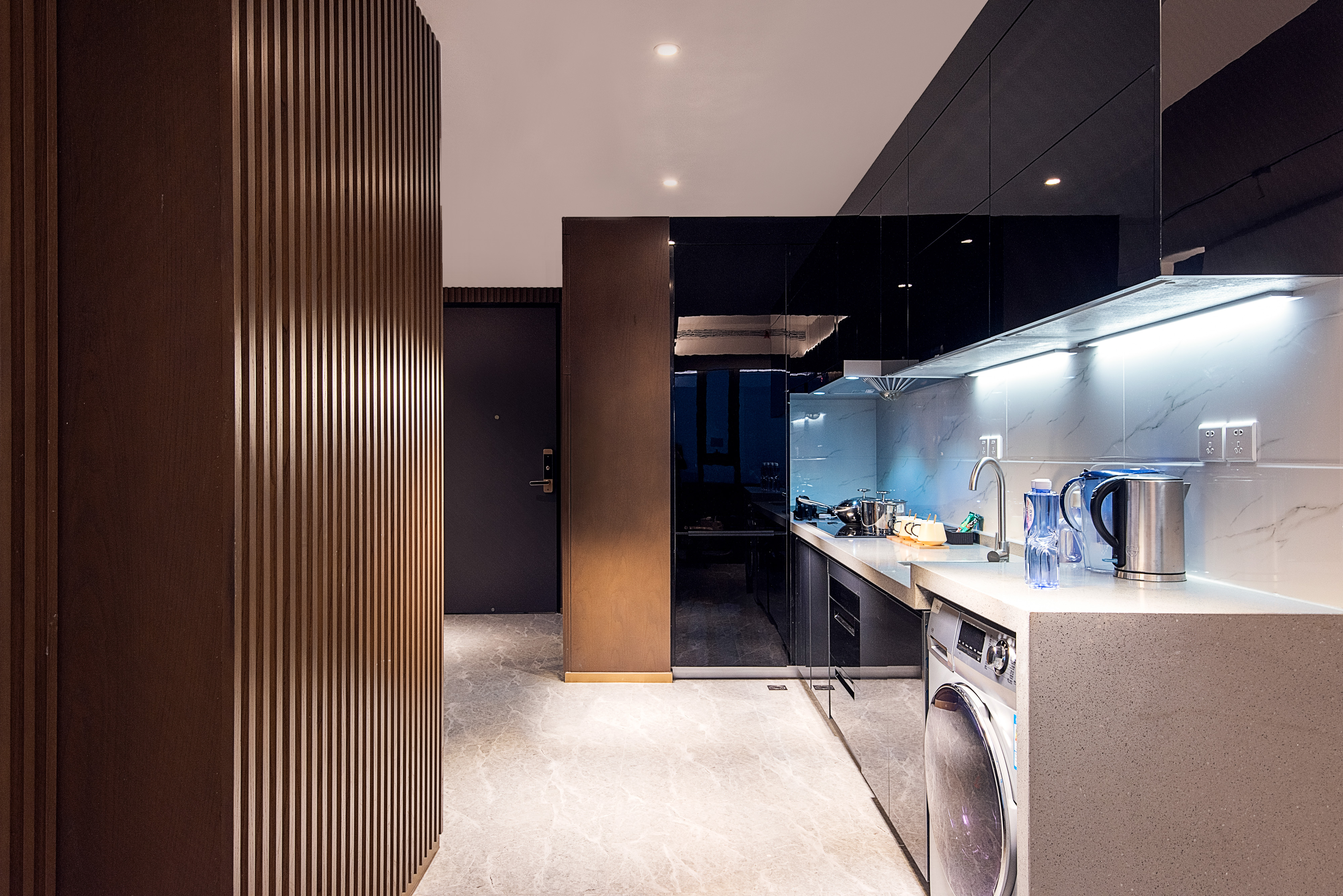 尊享双卧套房（洗衣机+熨衣设备+咖 啡机）