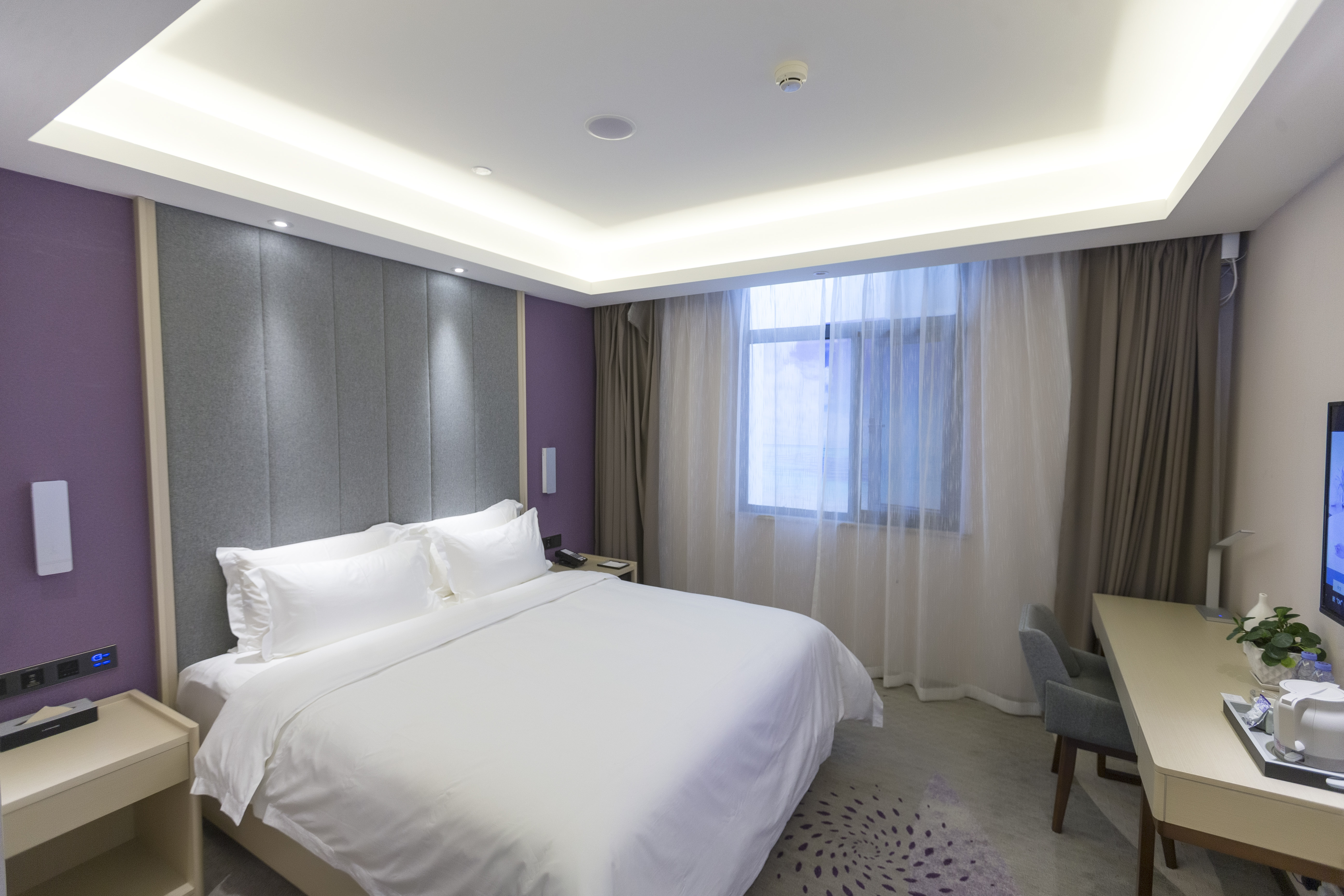 雅致大床房（慕思床垫+电视投屏+智能客控+小冰箱）