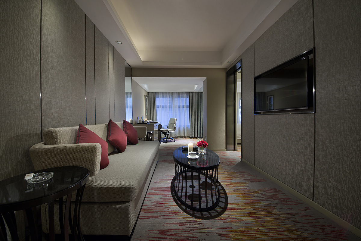 Superior Suite (Parlor + Tub)