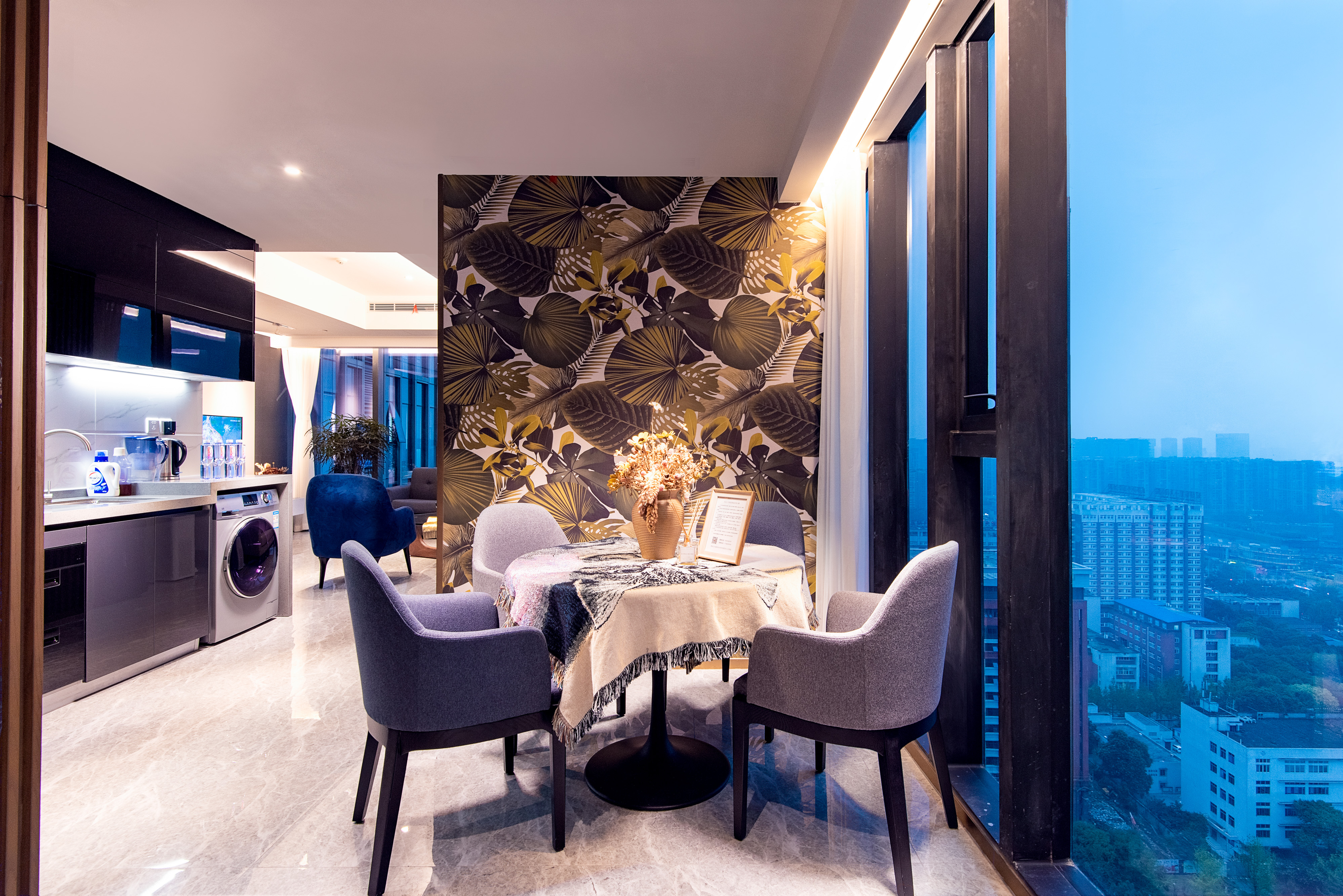 尊享双卧套房（洗衣机+熨衣设备+咖 啡机）