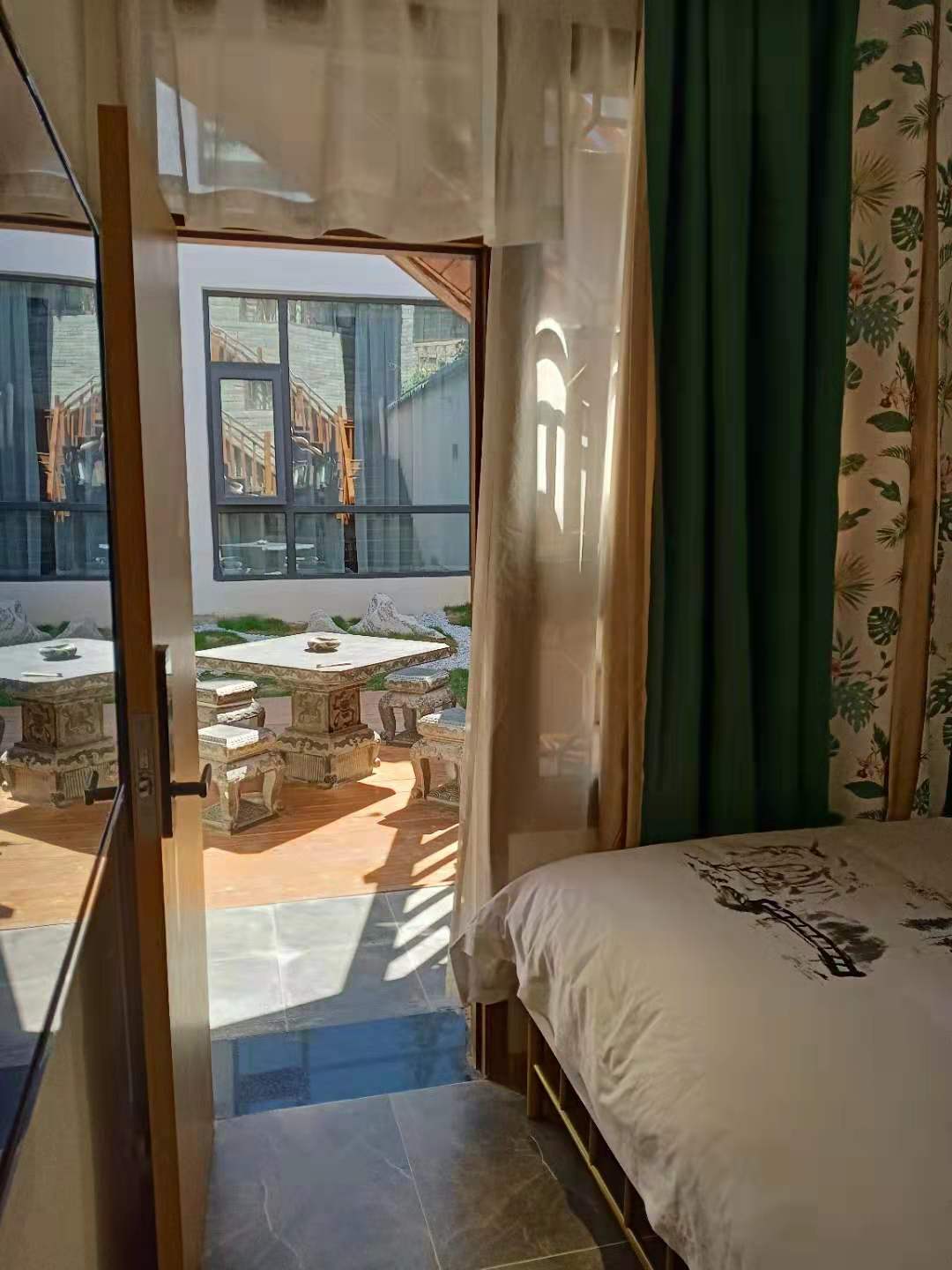 迷你院景大床房