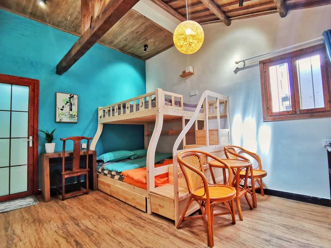 Tingjia Featured Cozy Room