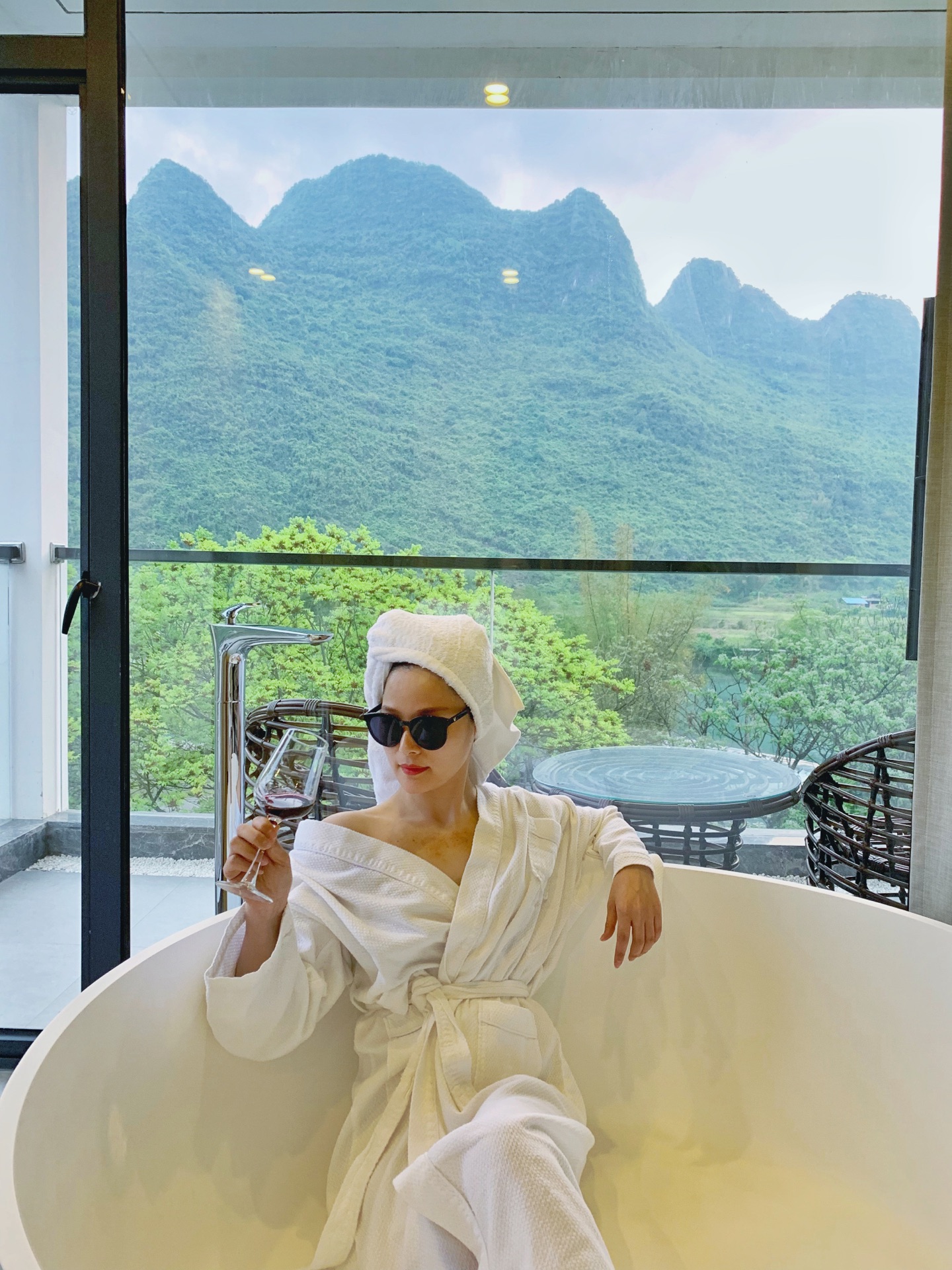 Shanshui Suite With Scenic Balcony And Scenic Round Tub