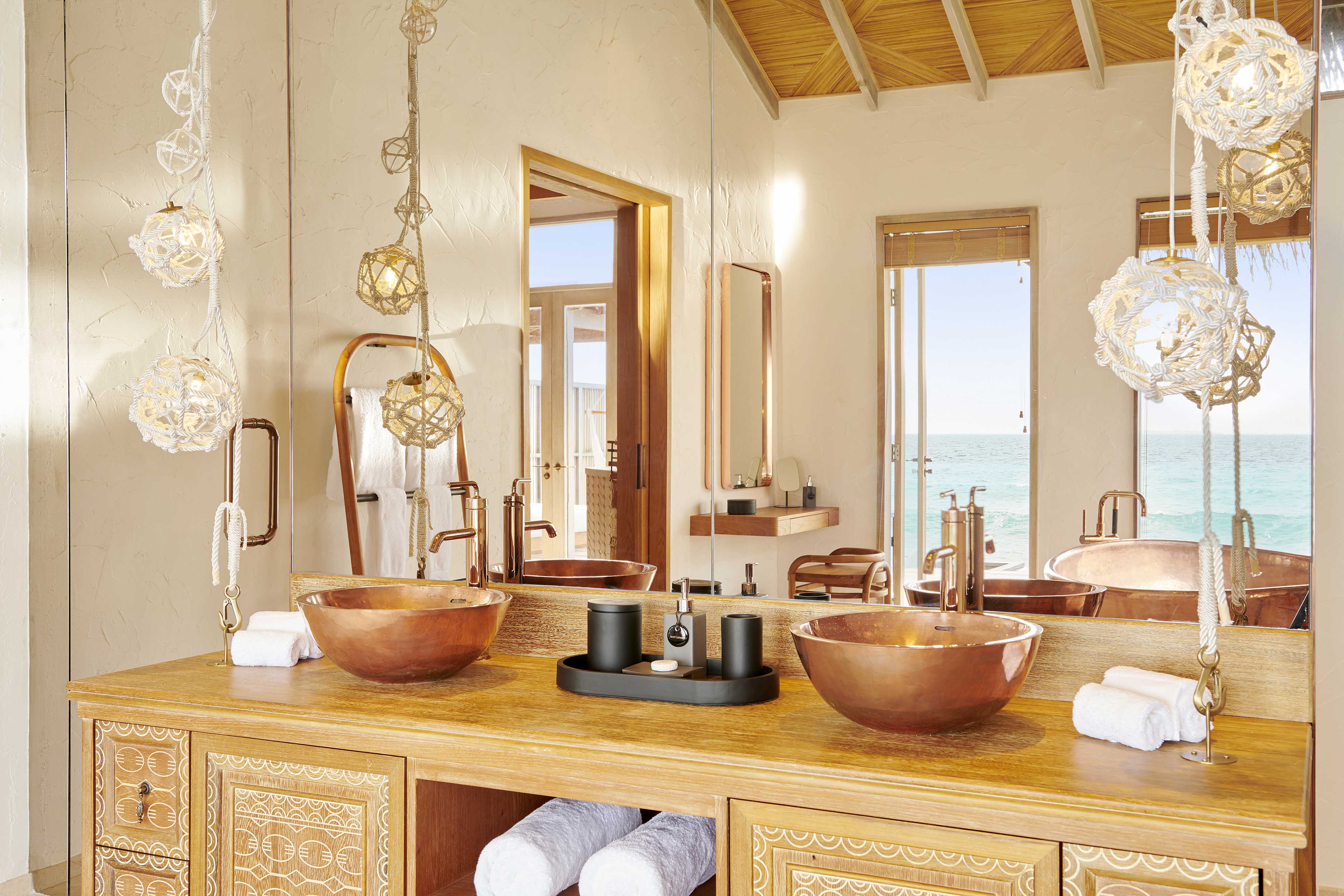 2晚日落沙滩泳池别墅+2晚日出水上泳池别墅