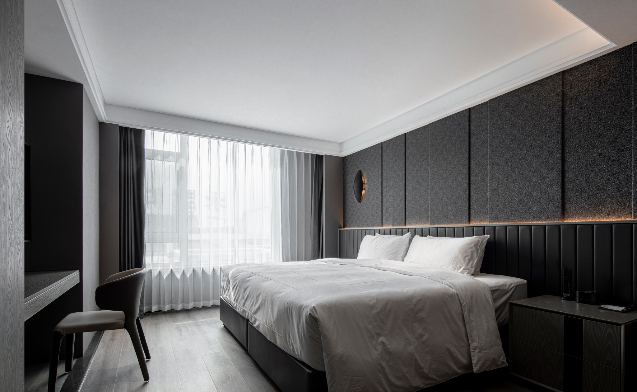 Guestroom (King Bed) (Fridge)1